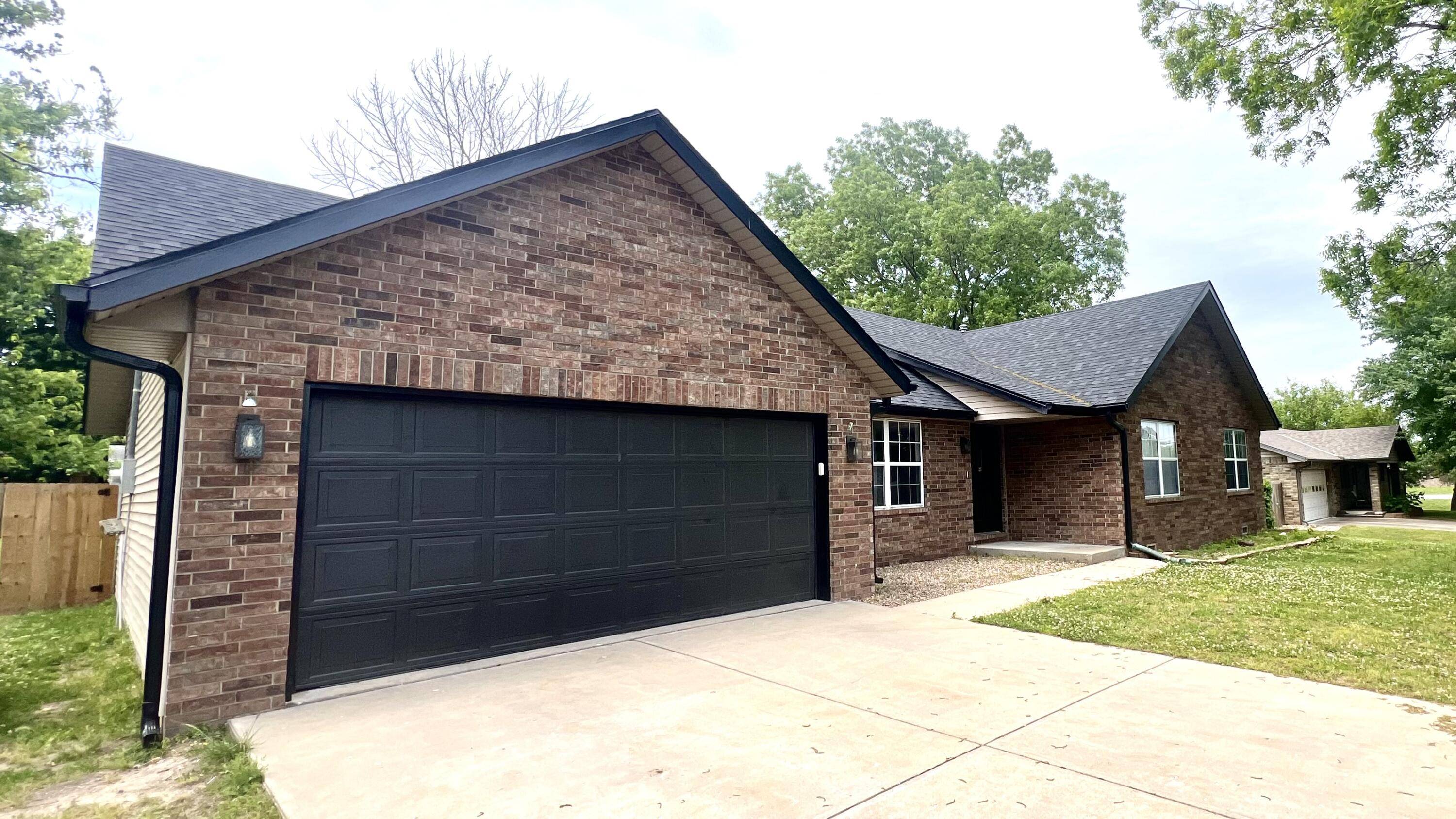 603 Lakeview DR, Aurora, MO 65605