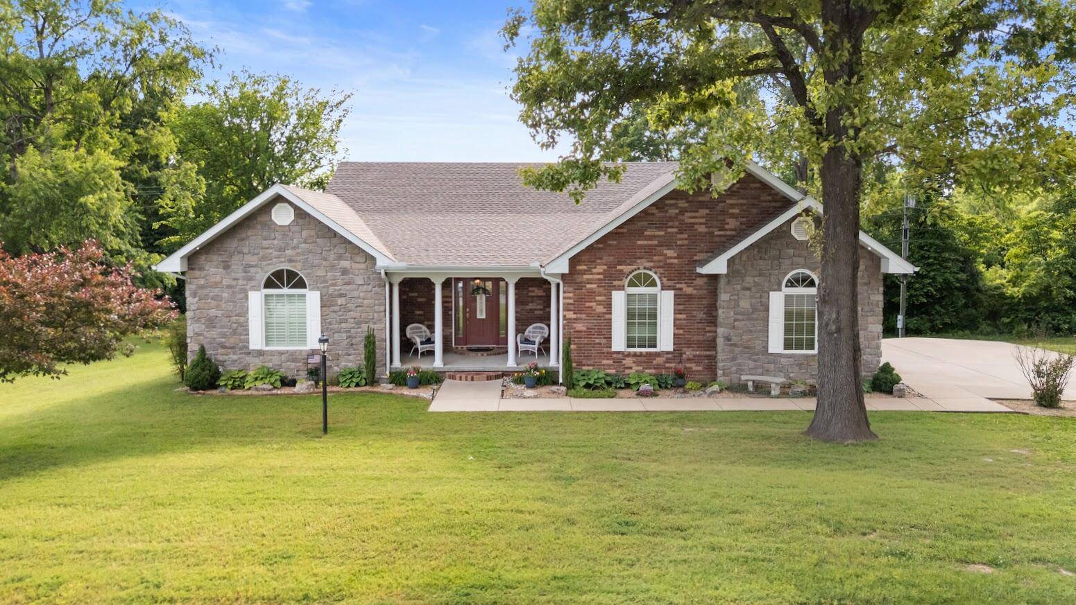 204 Mcfarland AVE, Cassville, MO 65625