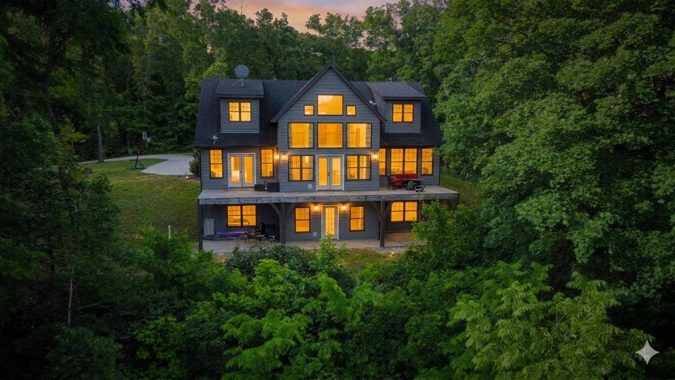 950 Regal Heights LN, Galena, MO 65656