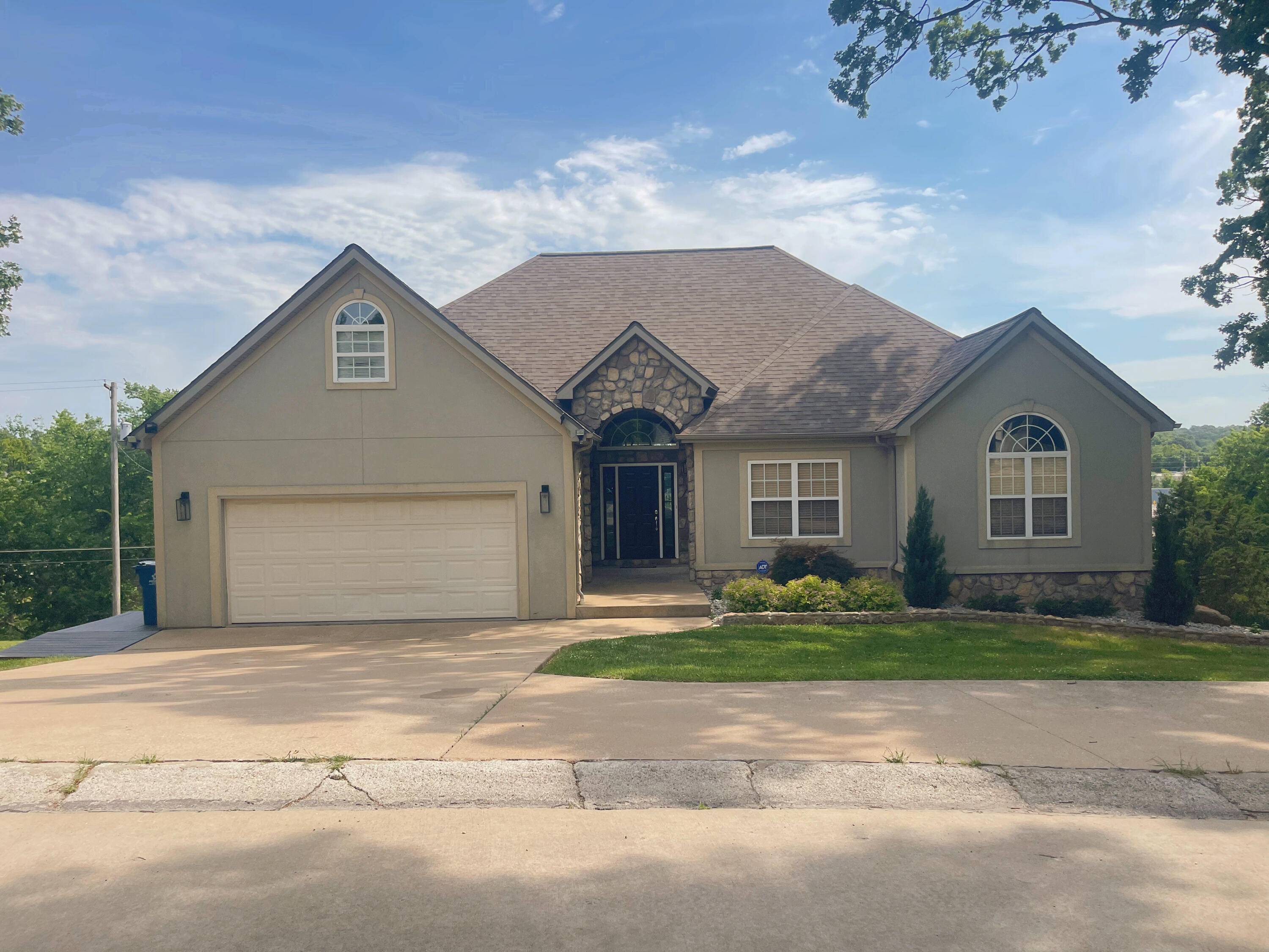 813 Roundup, Neosho, MO 64850