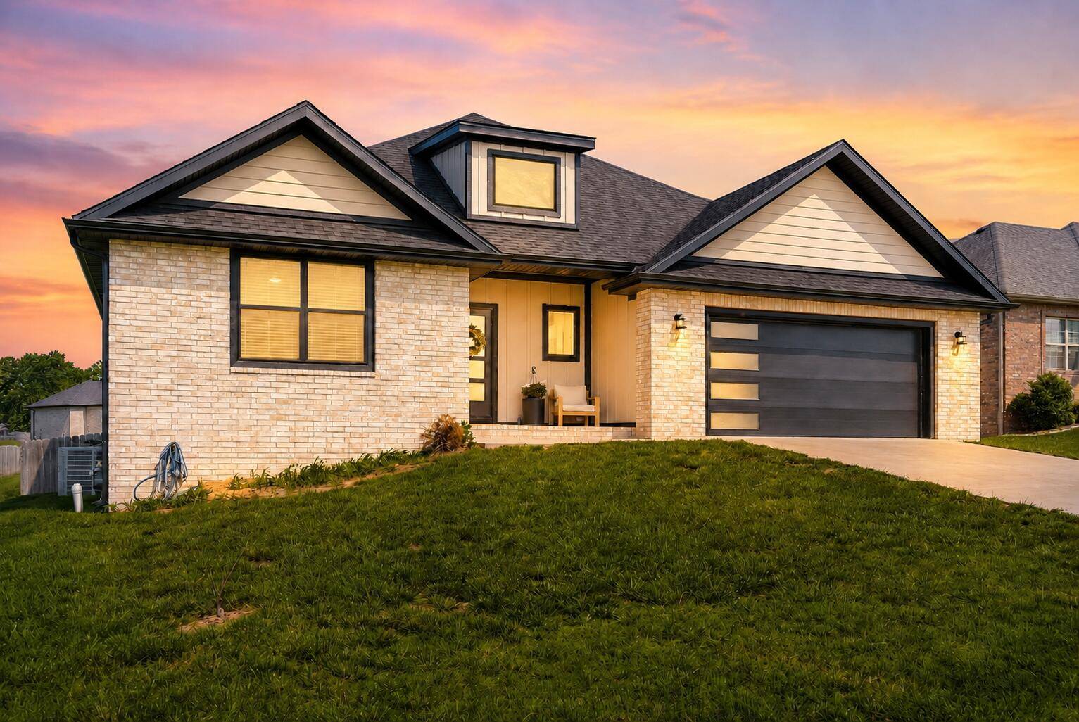 1365 W Gaslight DR, Springfield, MO 65810