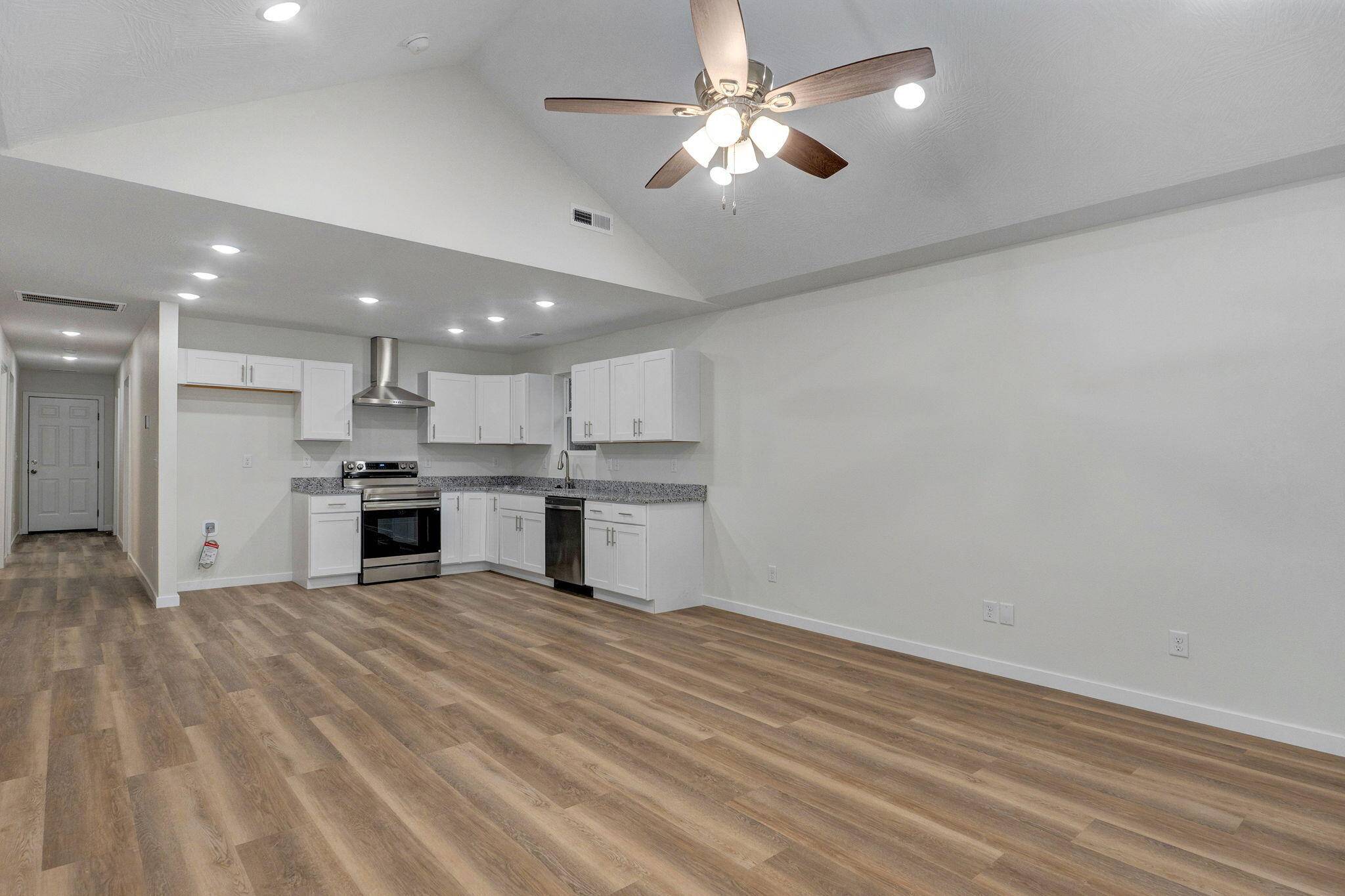 1115 E Smith ST, Springfield, MO 65803