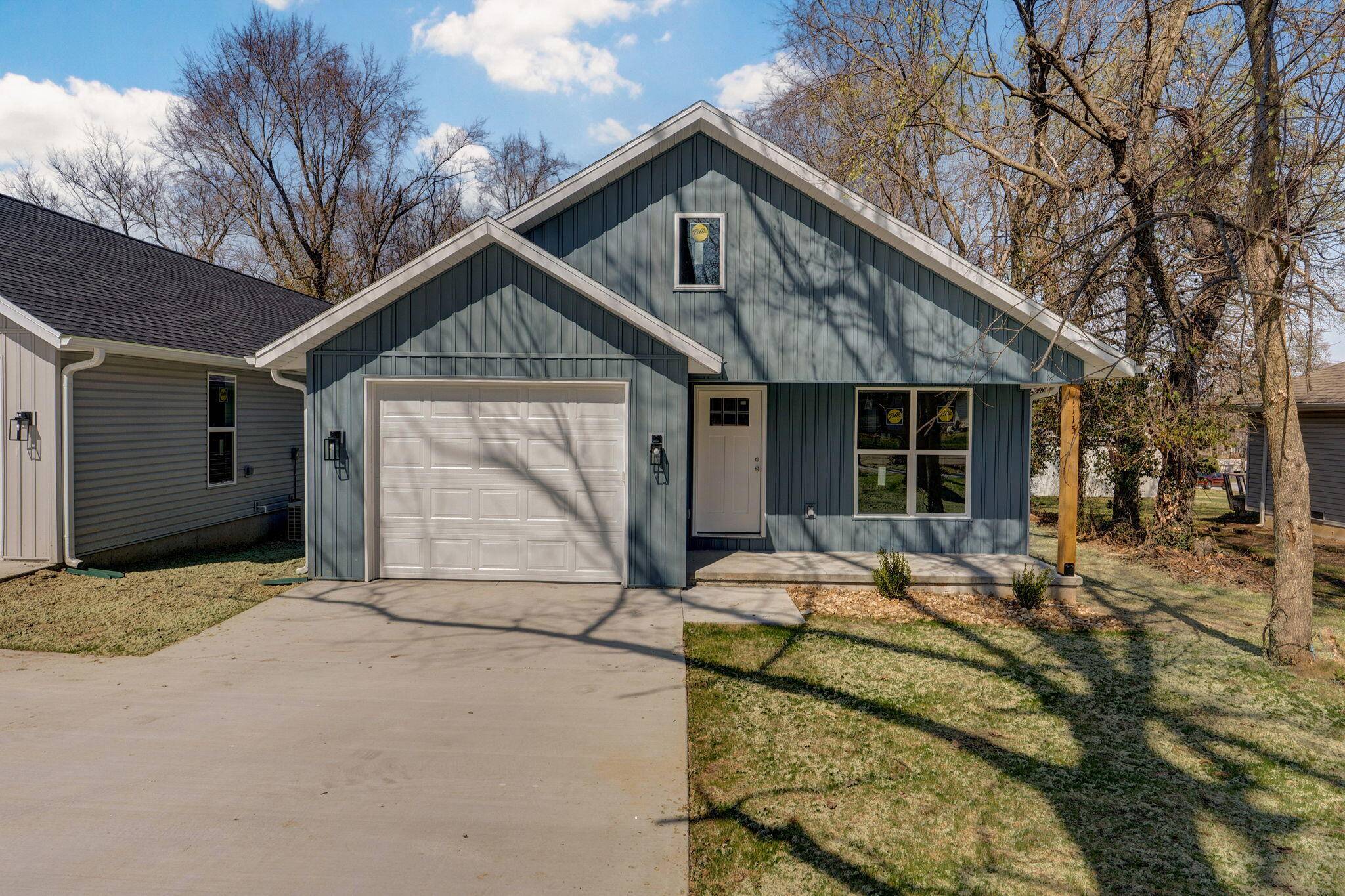 1115 E Smith ST, Springfield, MO 65803