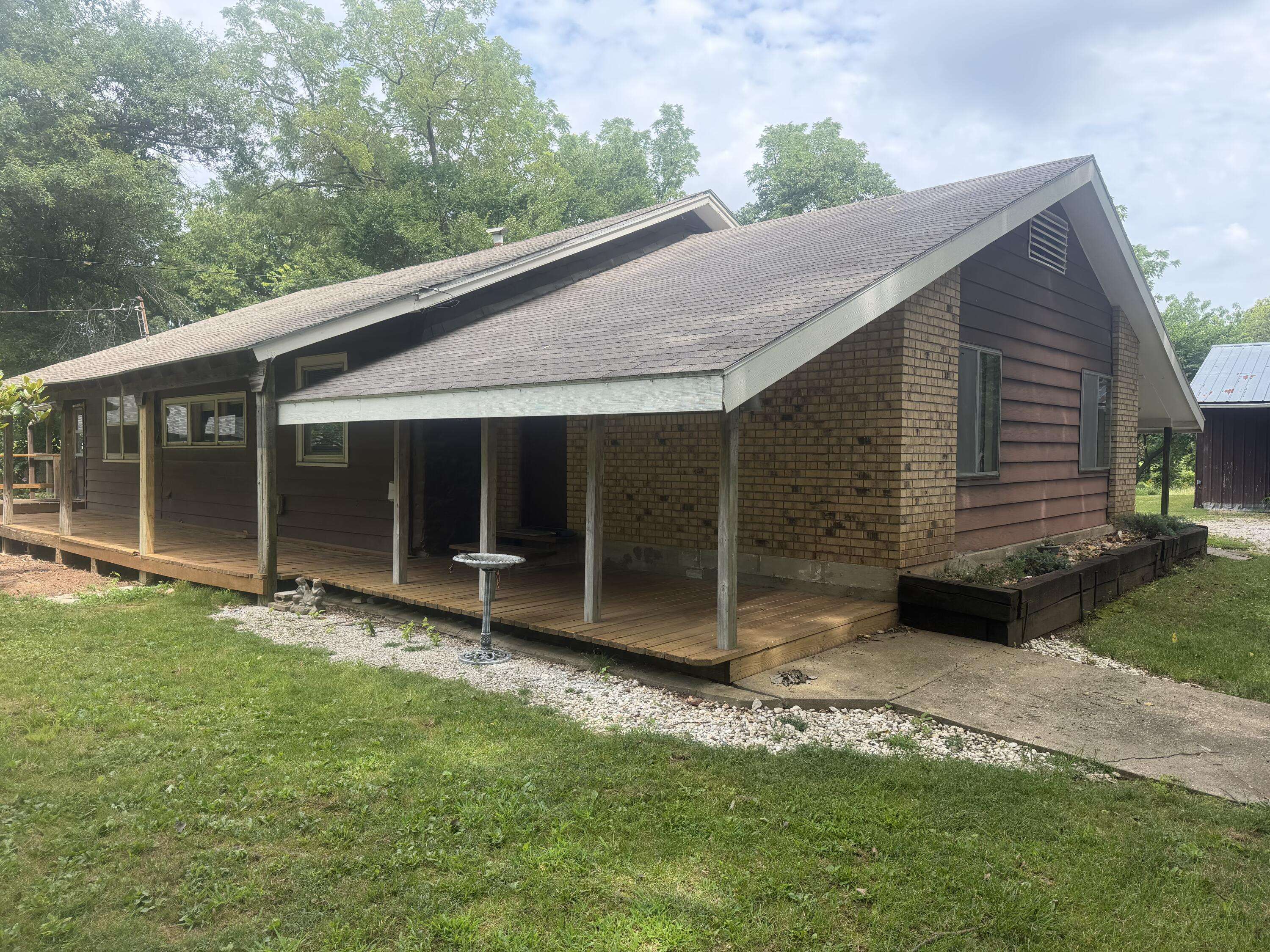 2421 E Delana ST, Springfield, MO 65804