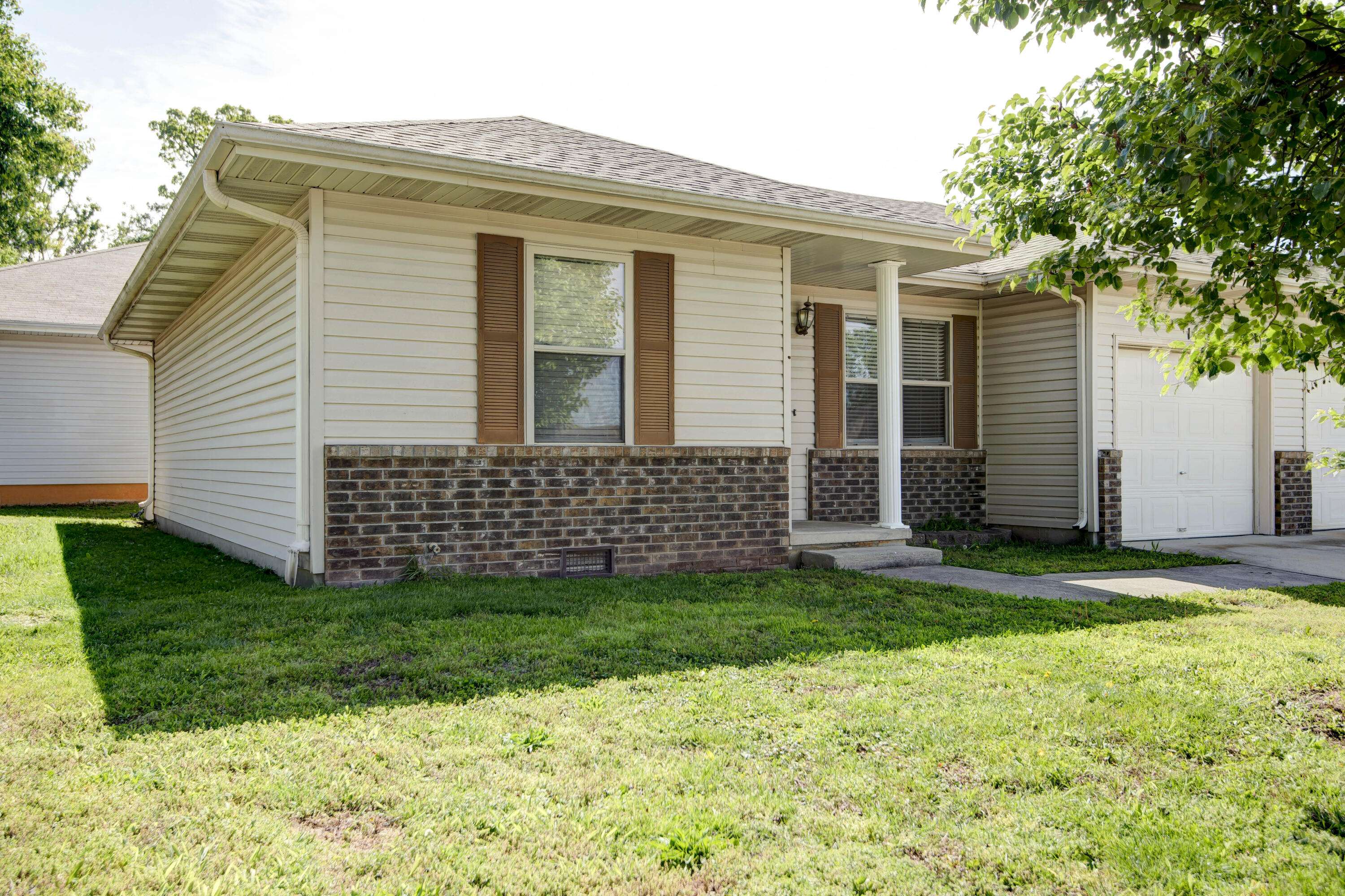 1421 W Rainey ST, Ozark, MO 65721