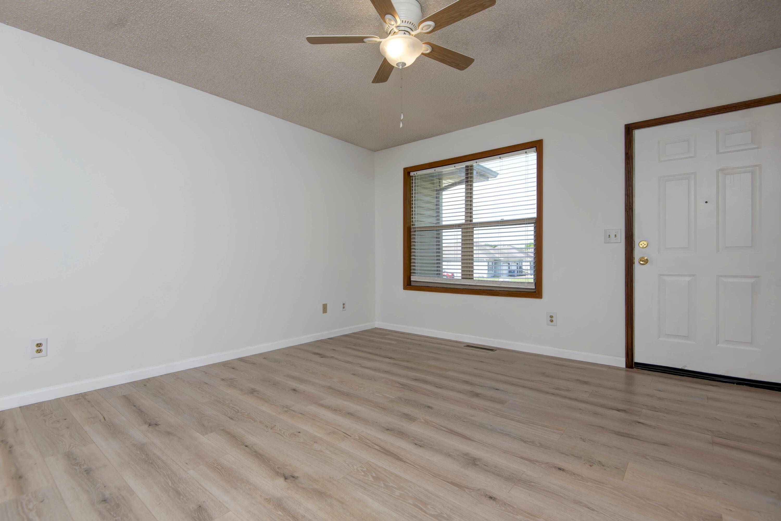 1421 W Rainey ST, Ozark, MO 65721