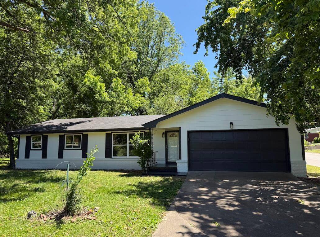 928 Walnut Lawn CT, Springfield, MO 65807