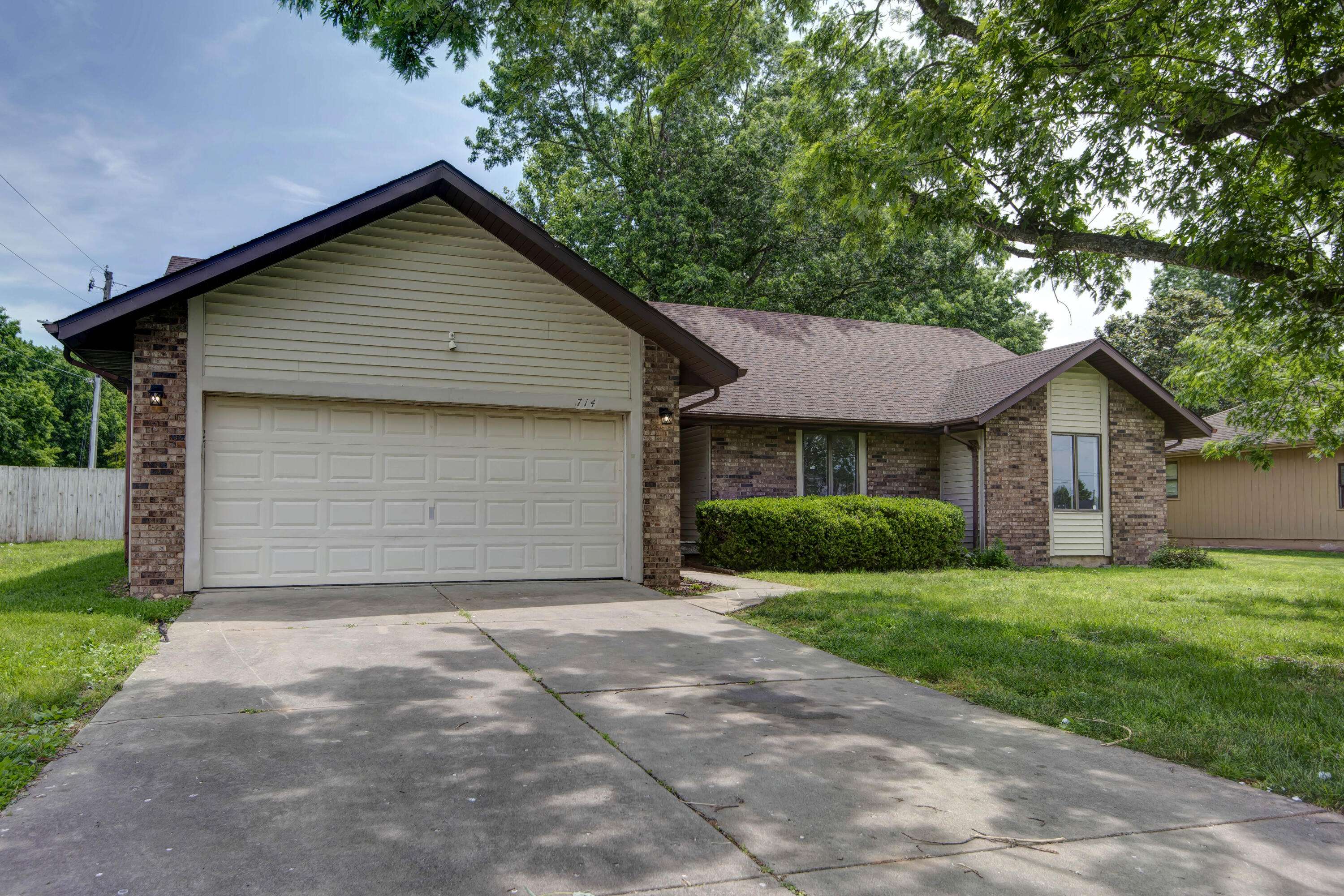 714 N Fort ST, Nixa, MO 65714
