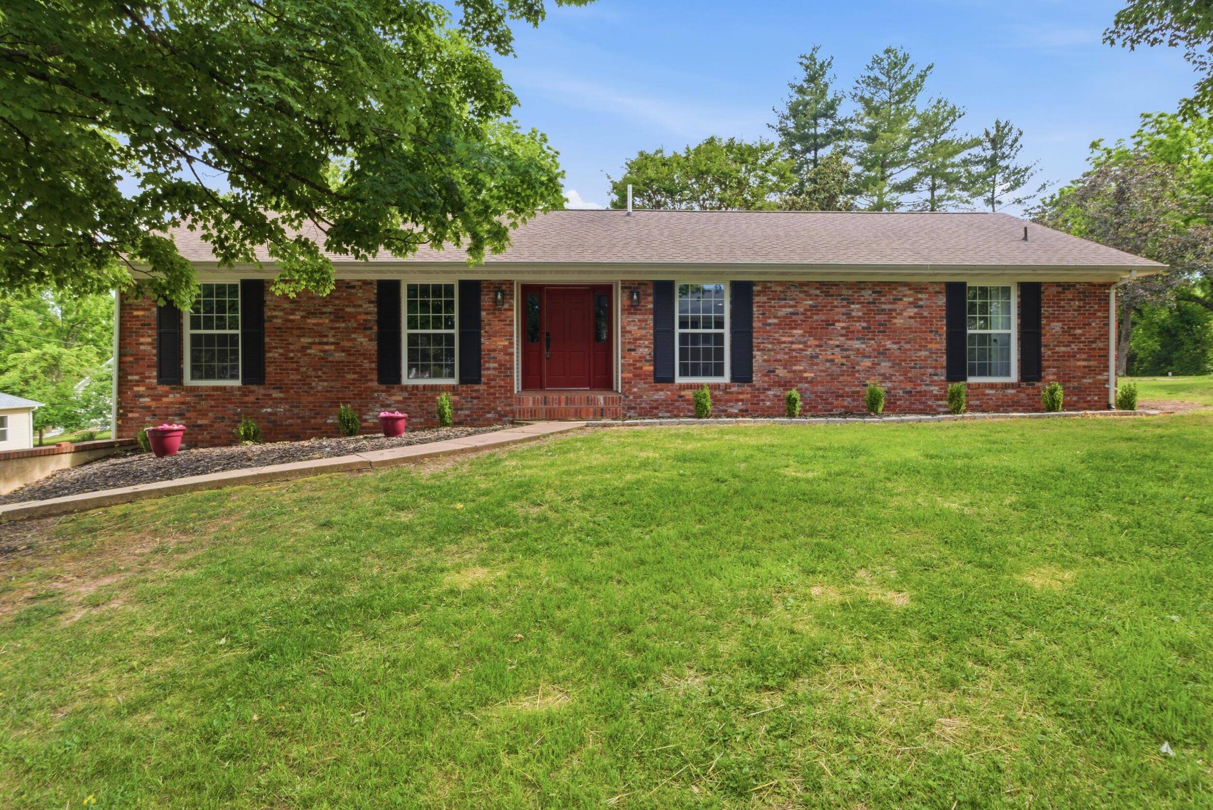 1326 W Broadway ST, West Plains, MO 65775