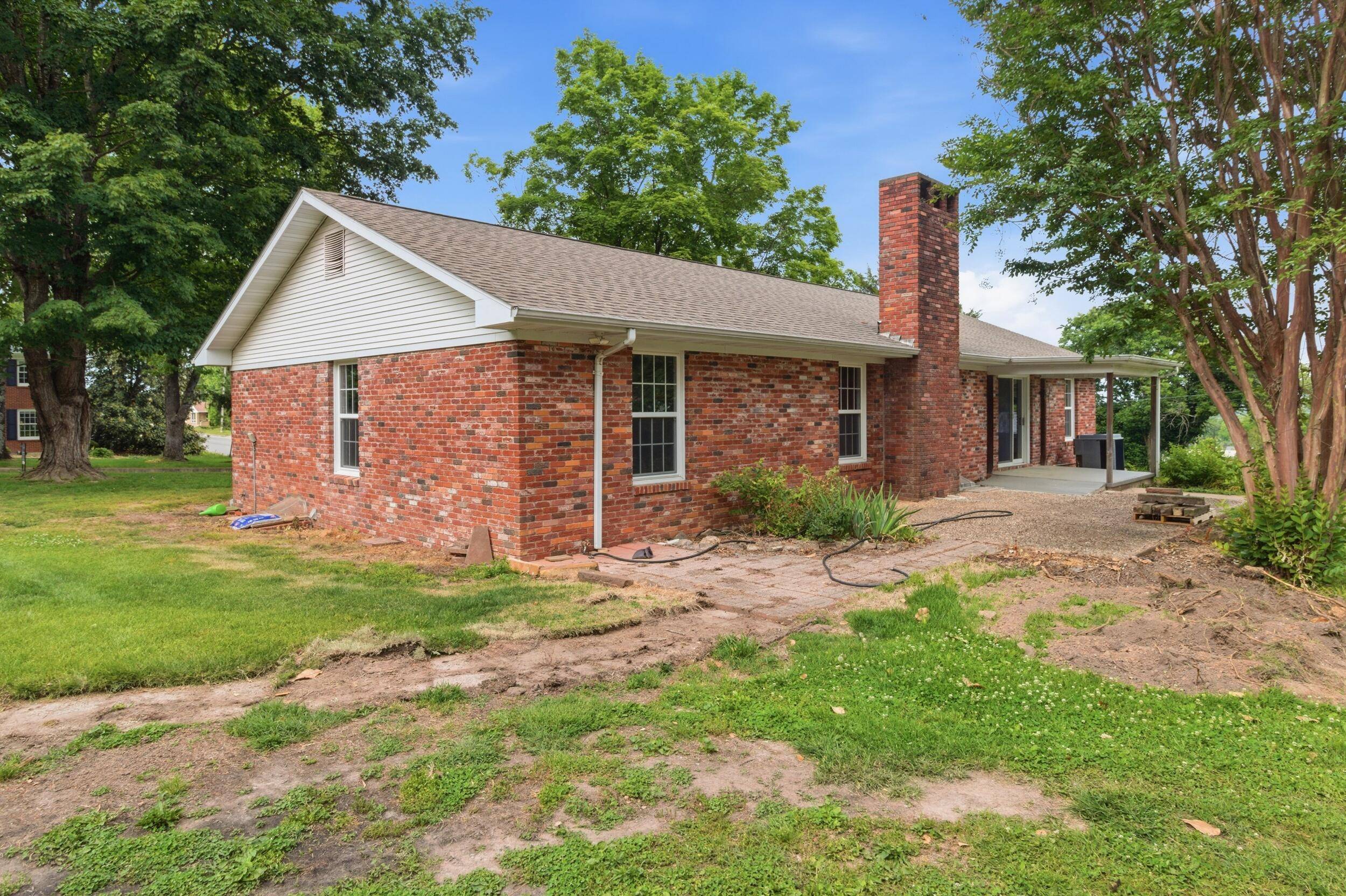 1326 W Broadway ST, West Plains, MO 65775