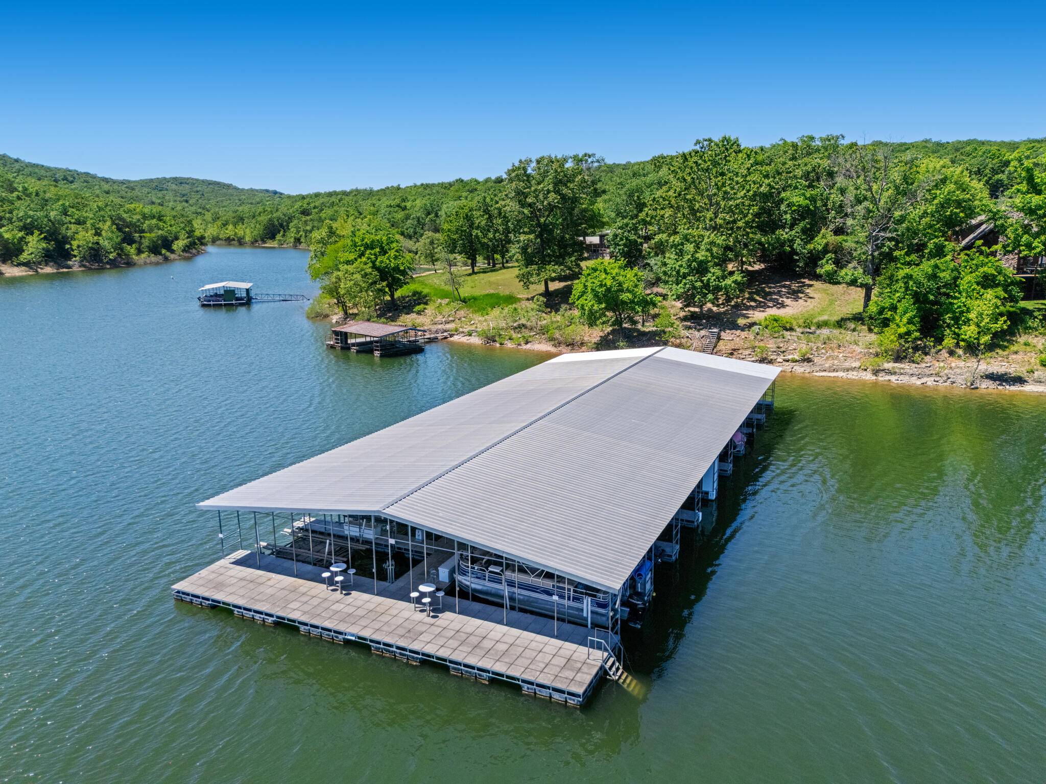 769 Paradise Cove DR, Lampe, MO 65681