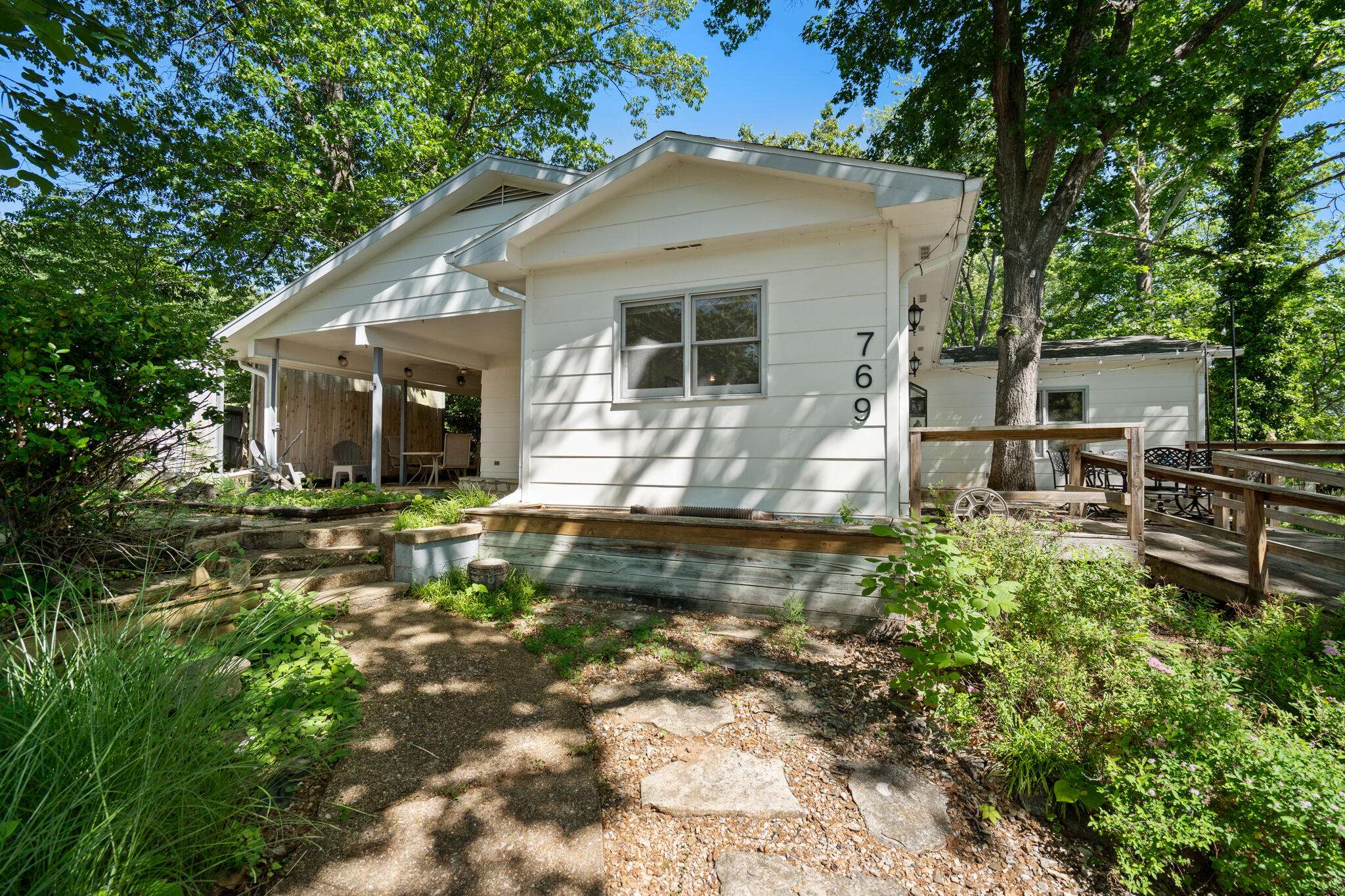 769 Paradise Cove DR, Lampe, MO 65681