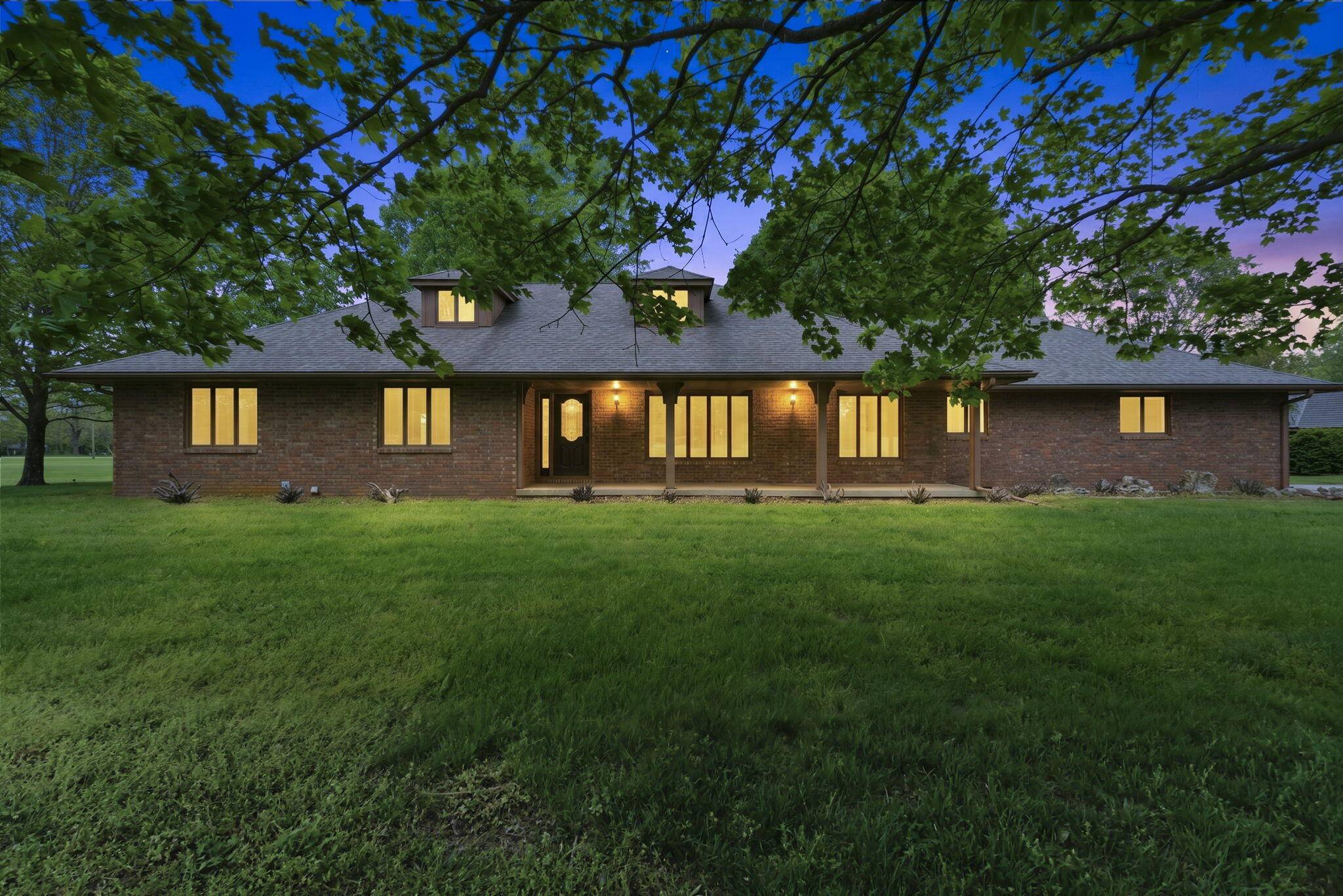 431 N Farm Road 205, Springfield, MO 65802