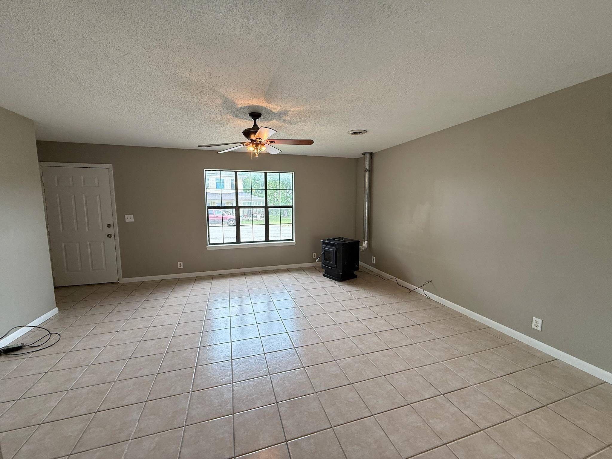 301 Luyster ST, Koshkonong, MO 65692