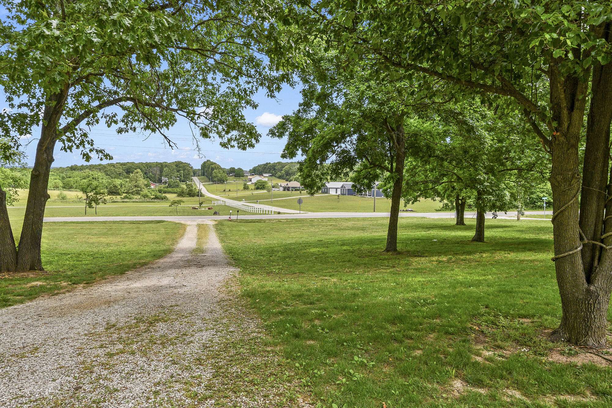 1194 State Highway Dd, Marshfield, MO 65706