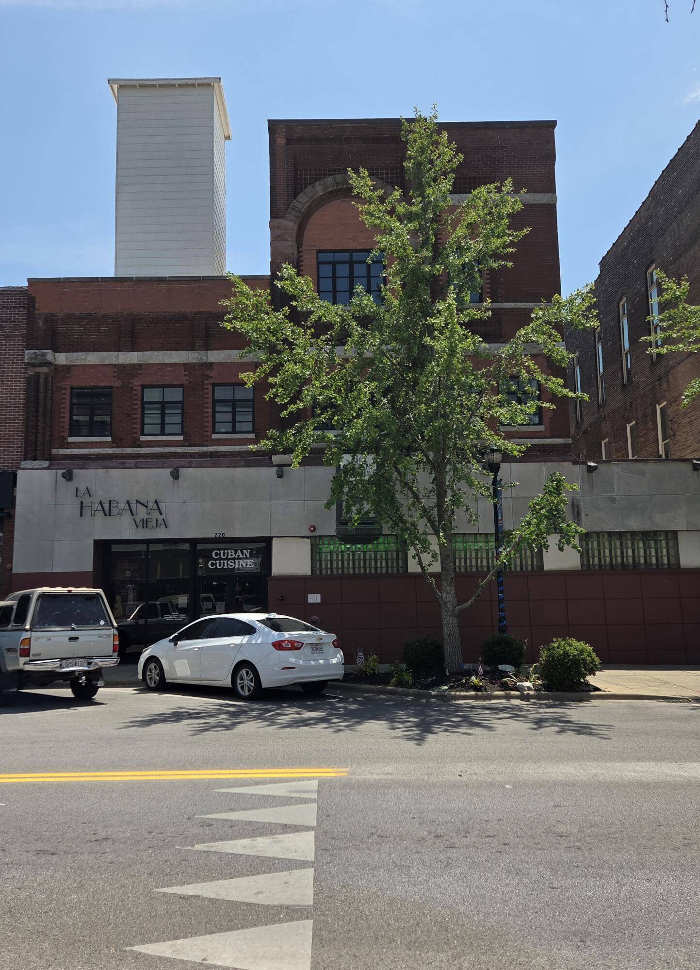 220 E Commercial ST, Springfield, MO 65803
