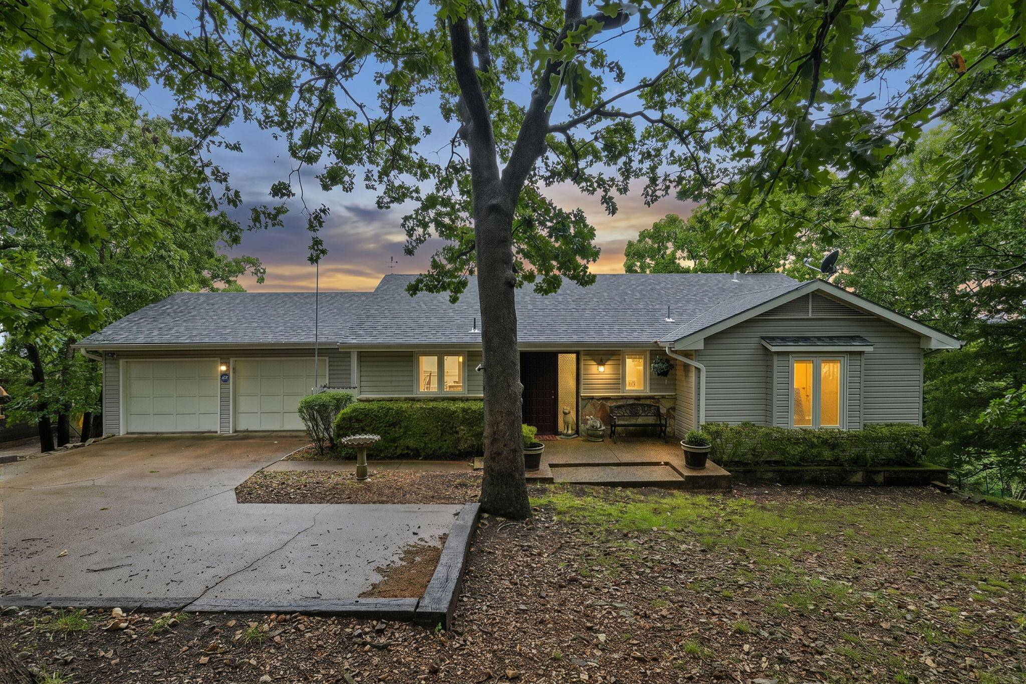 46 Acoma DR, Branson West, MO 65737