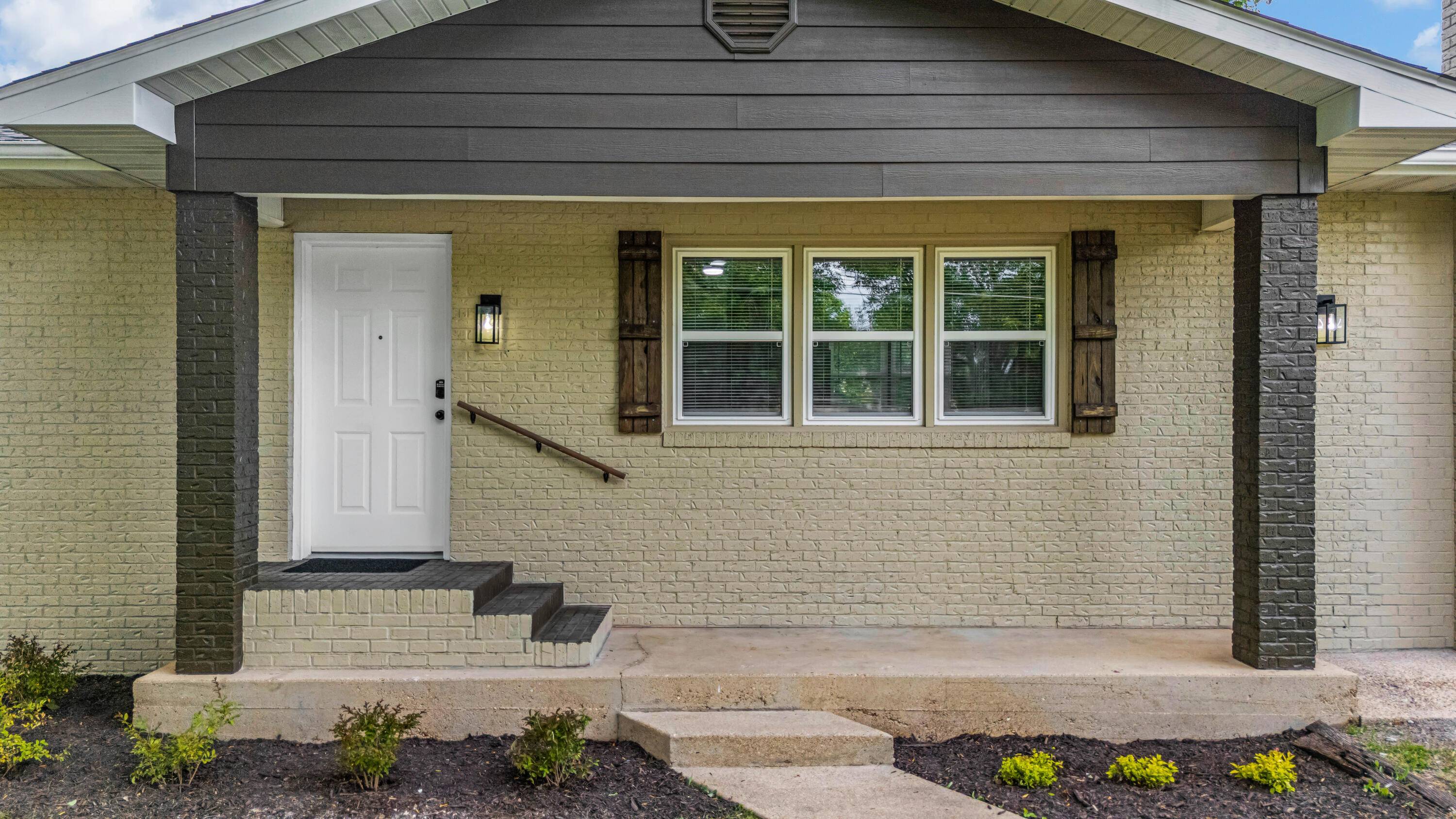 1907 Debra DR, West Plains, MO 65775
