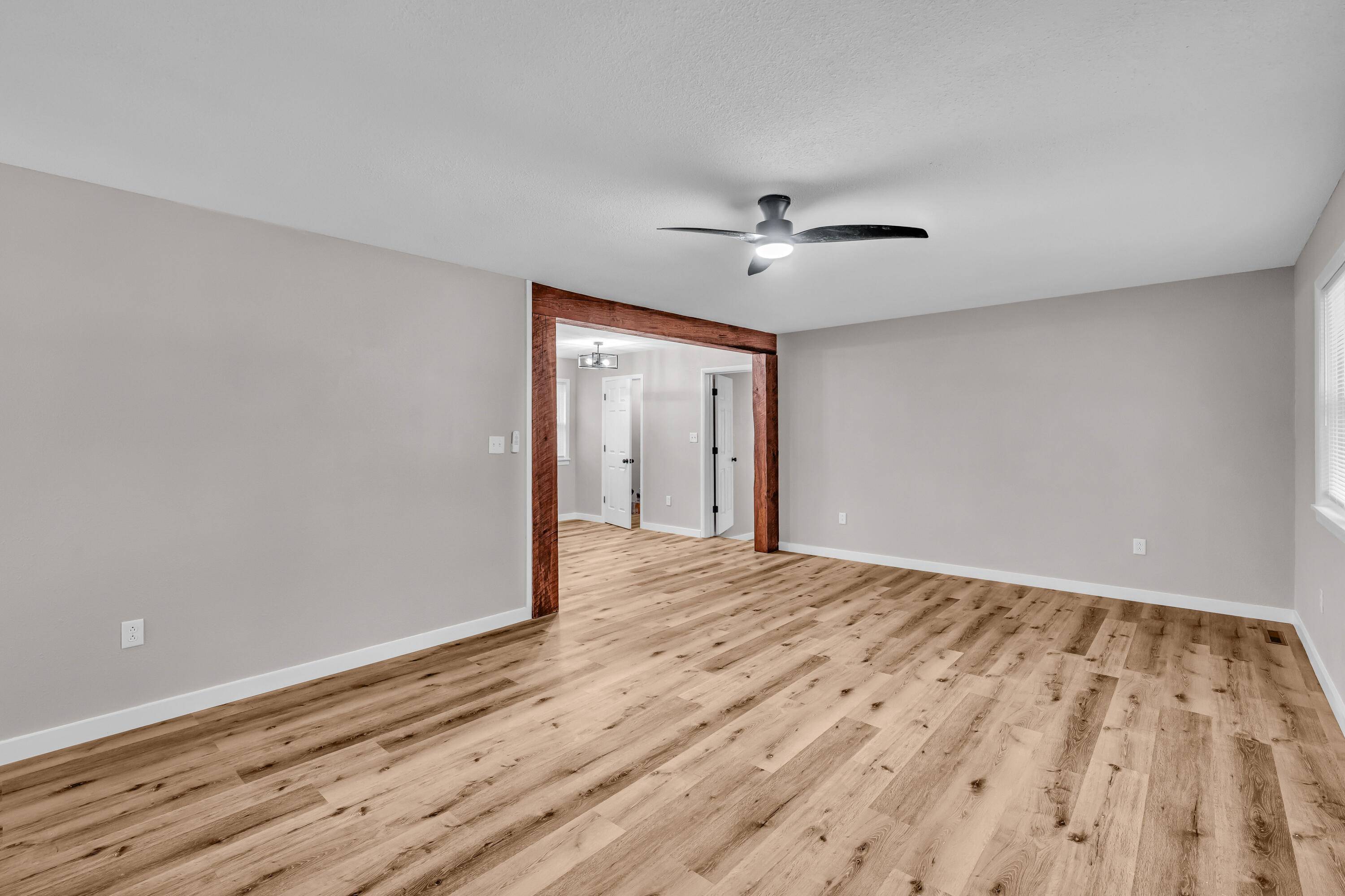 1907 Debra DR, West Plains, MO 65775