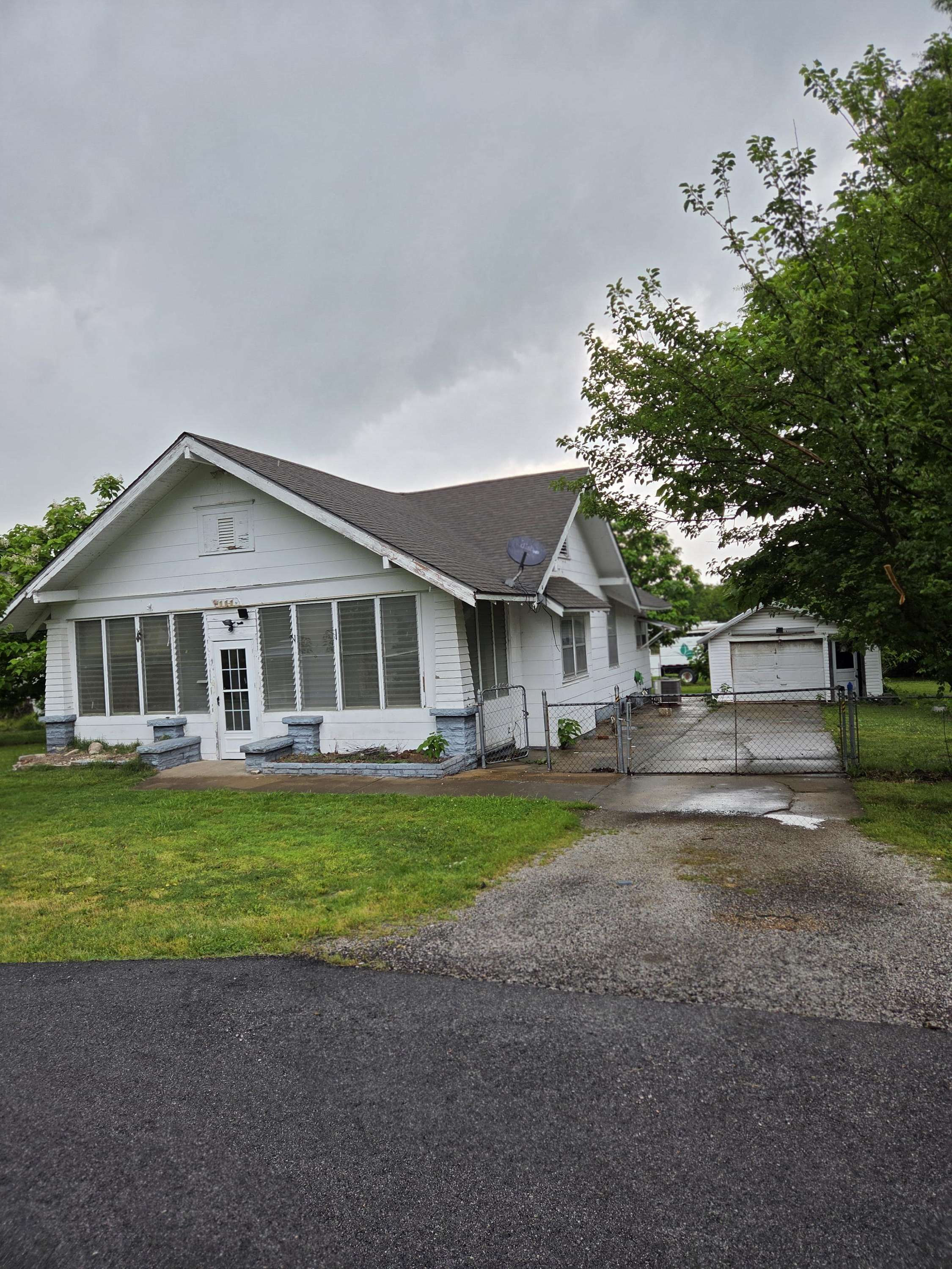 111 E Forest ST, Bolivar, MO 65613