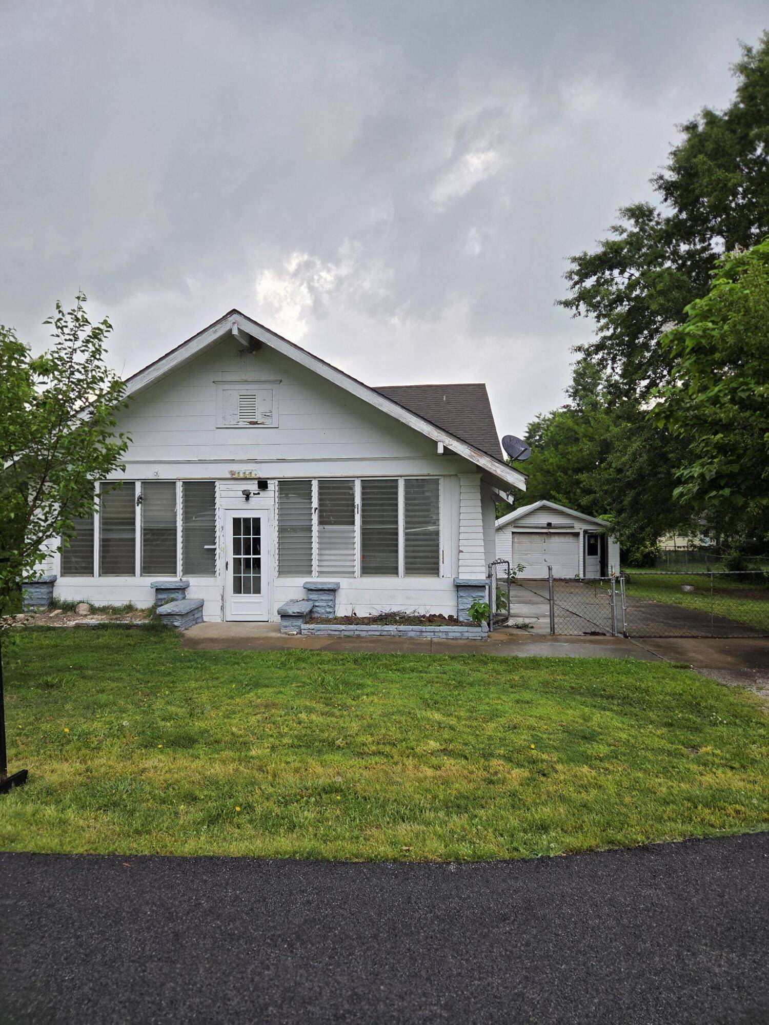 111 E Forest ST, Bolivar, MO 65613