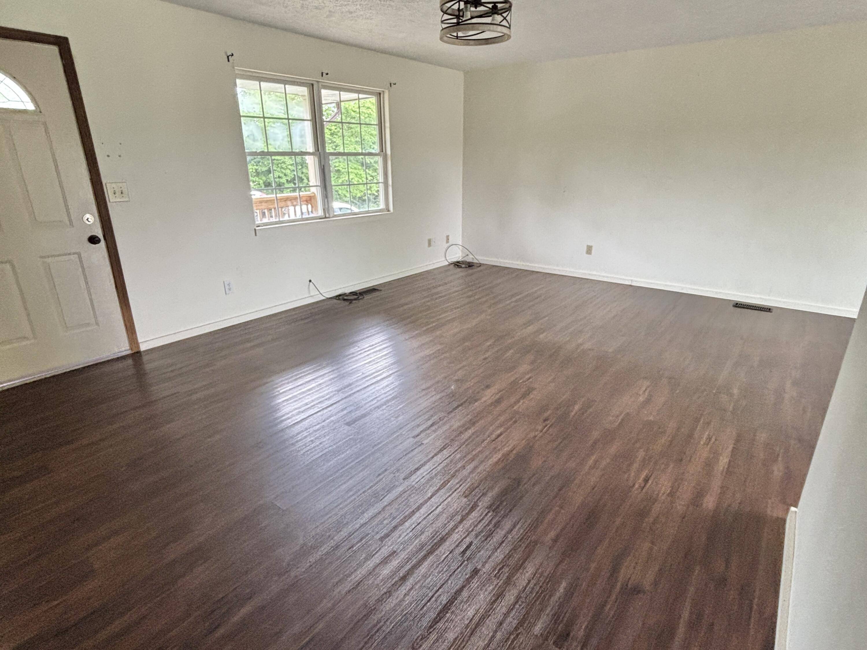 6949 Farm Road 1182, Verona, MO 65769
