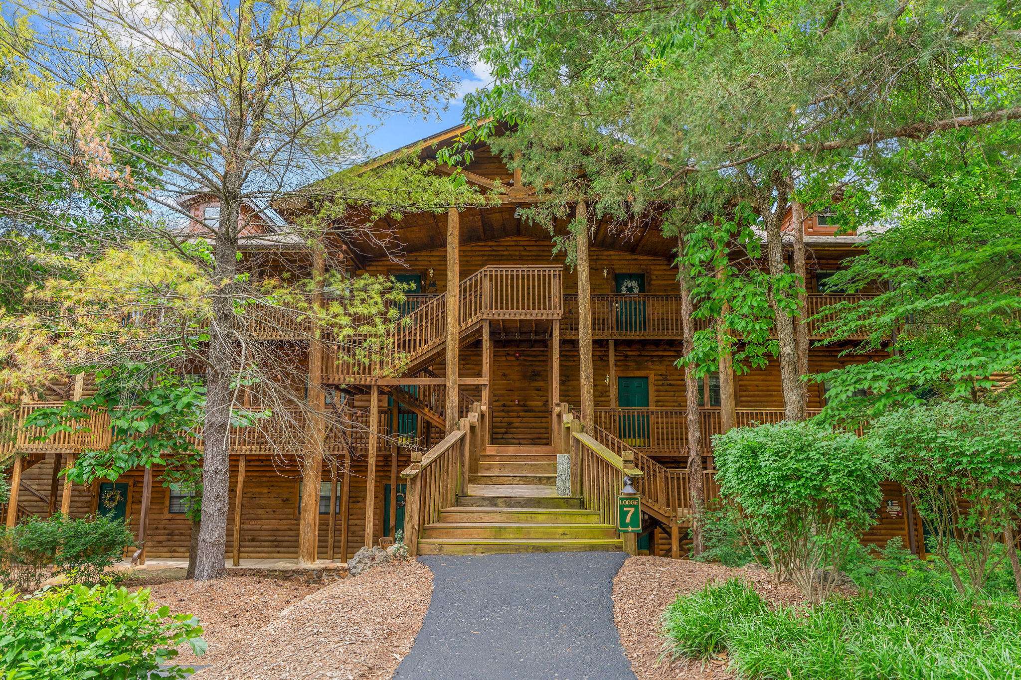 75 Leaning Tree CIR #4, Indian Point, MO 65616