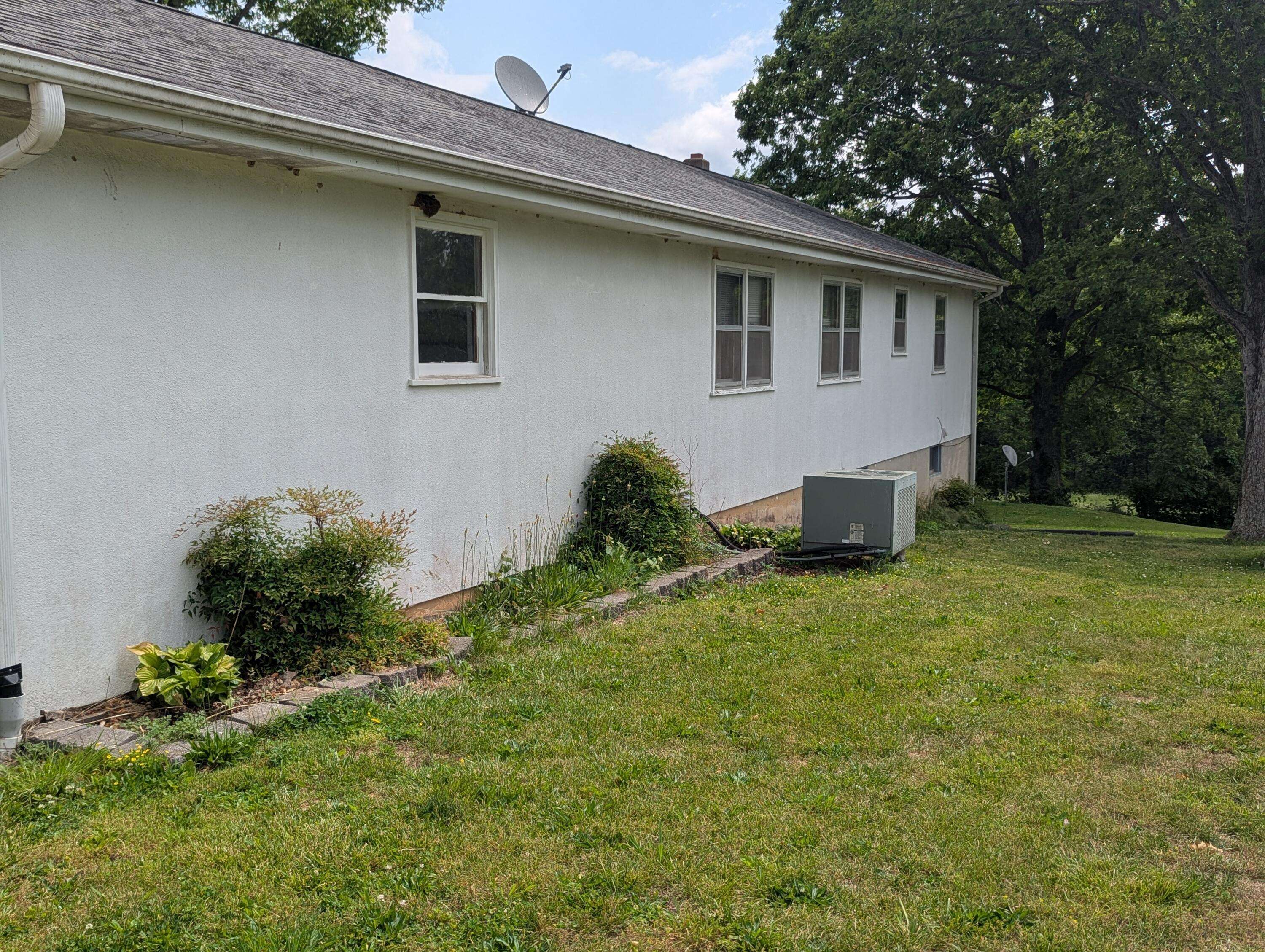 5608 State Route Uu, Pomona, MO 65789