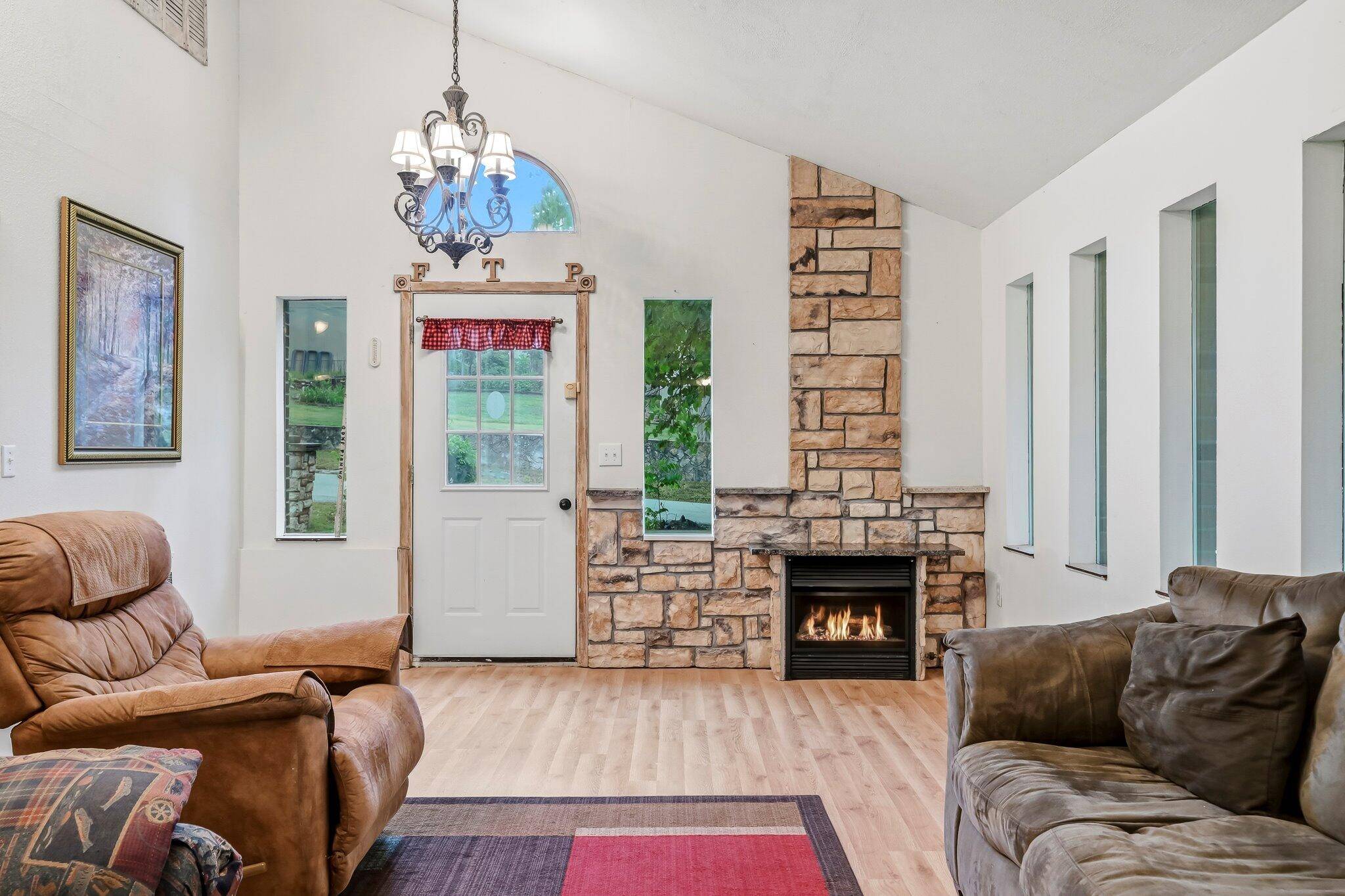 121 Cedar ST, Forsyth, MO 65653