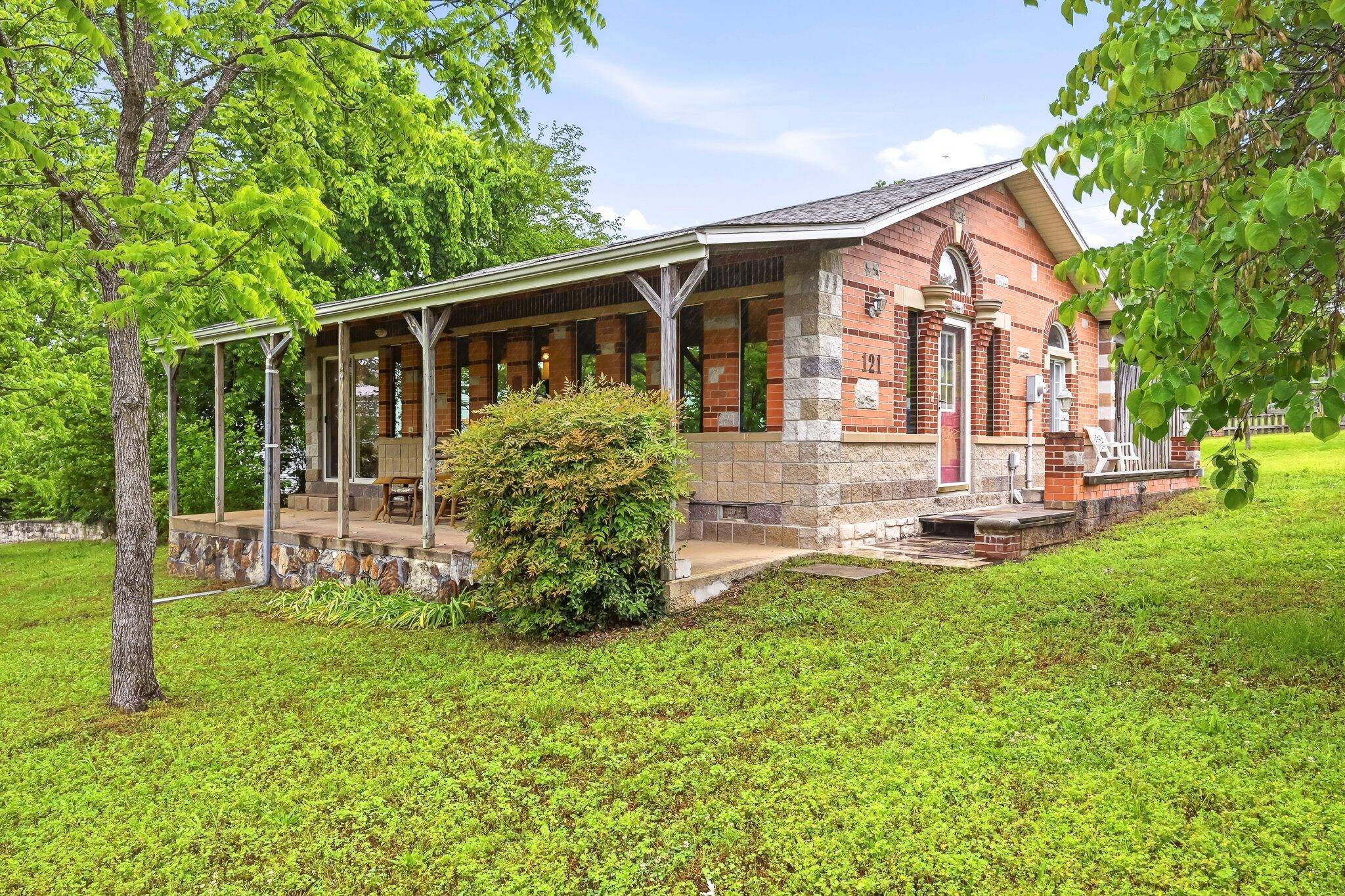 121 Cedar ST, Forsyth, MO 65653