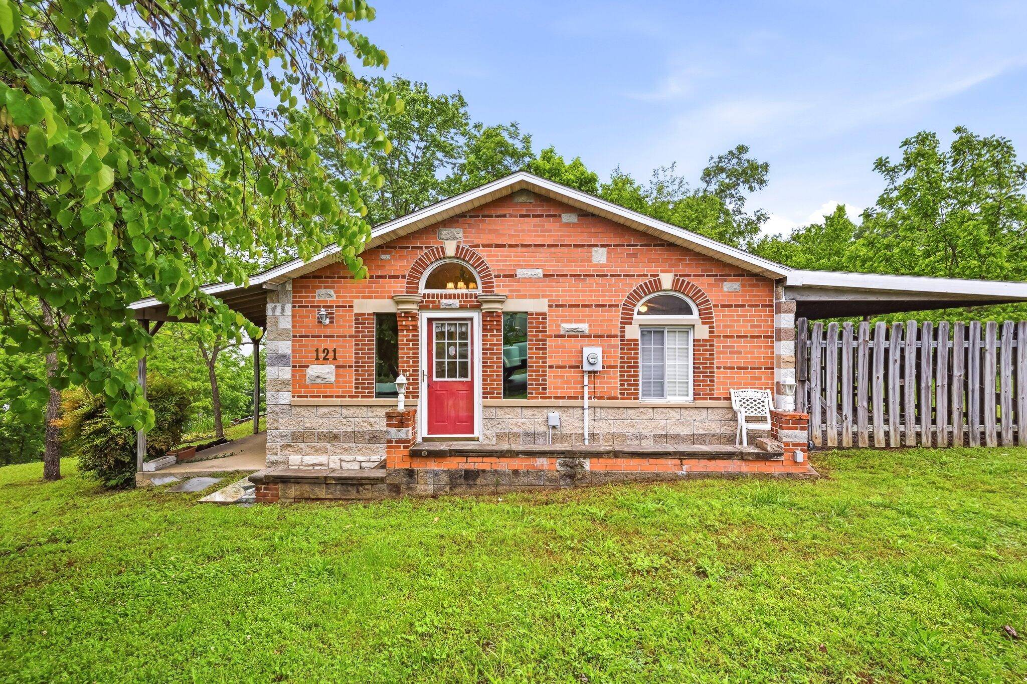 121 Cedar ST, Forsyth, MO 65653