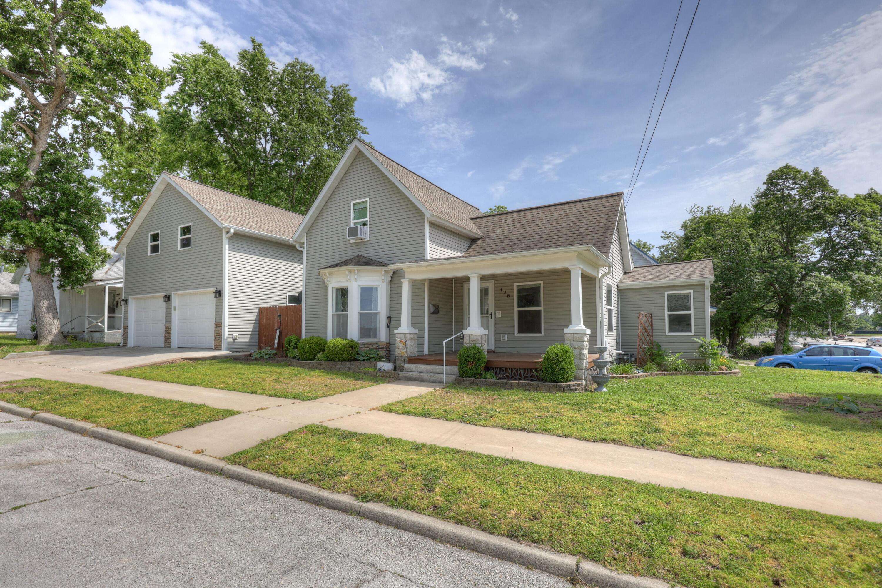 428 W Vine ST, Carthage, MO 64836