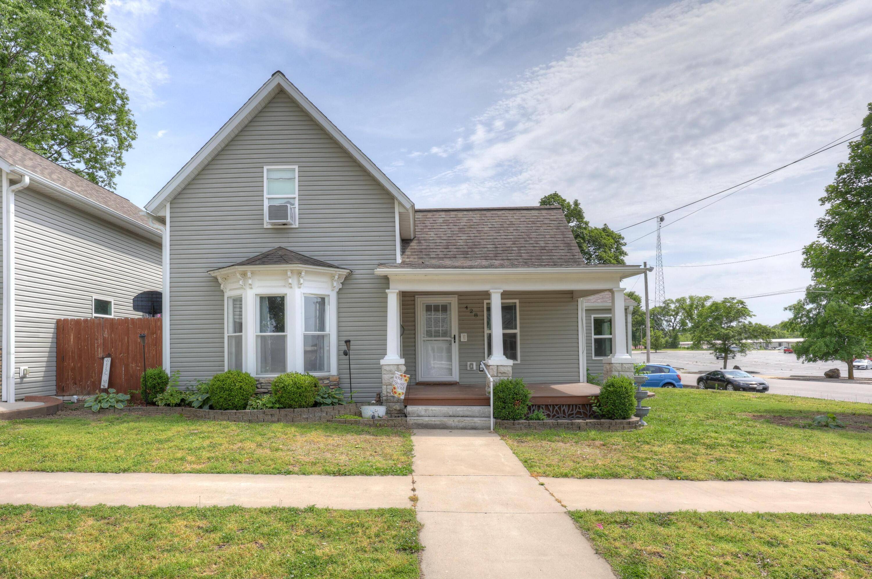 428 W Vine ST, Carthage, MO 64836