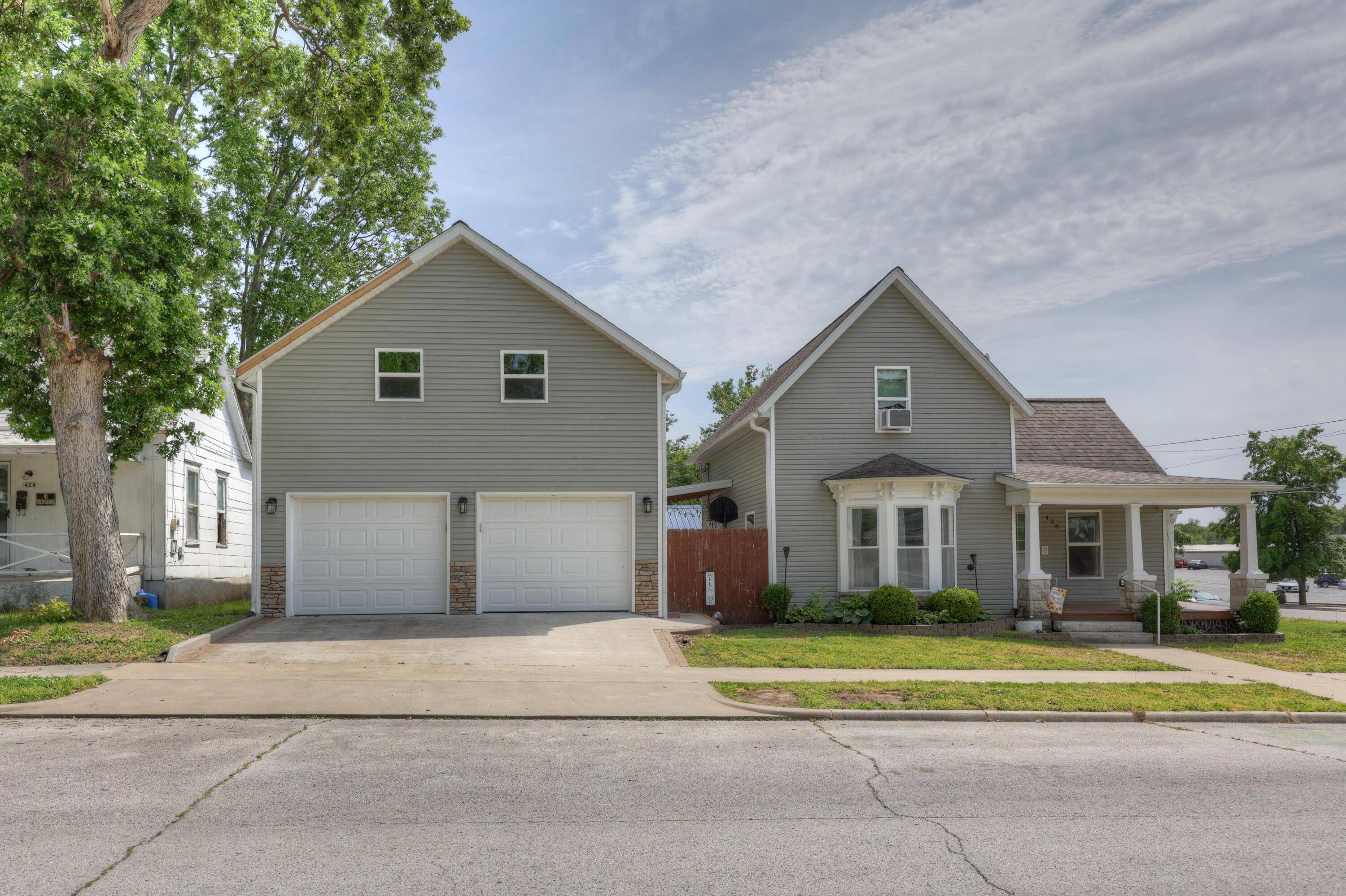 428 W Vine ST, Carthage, MO 64836