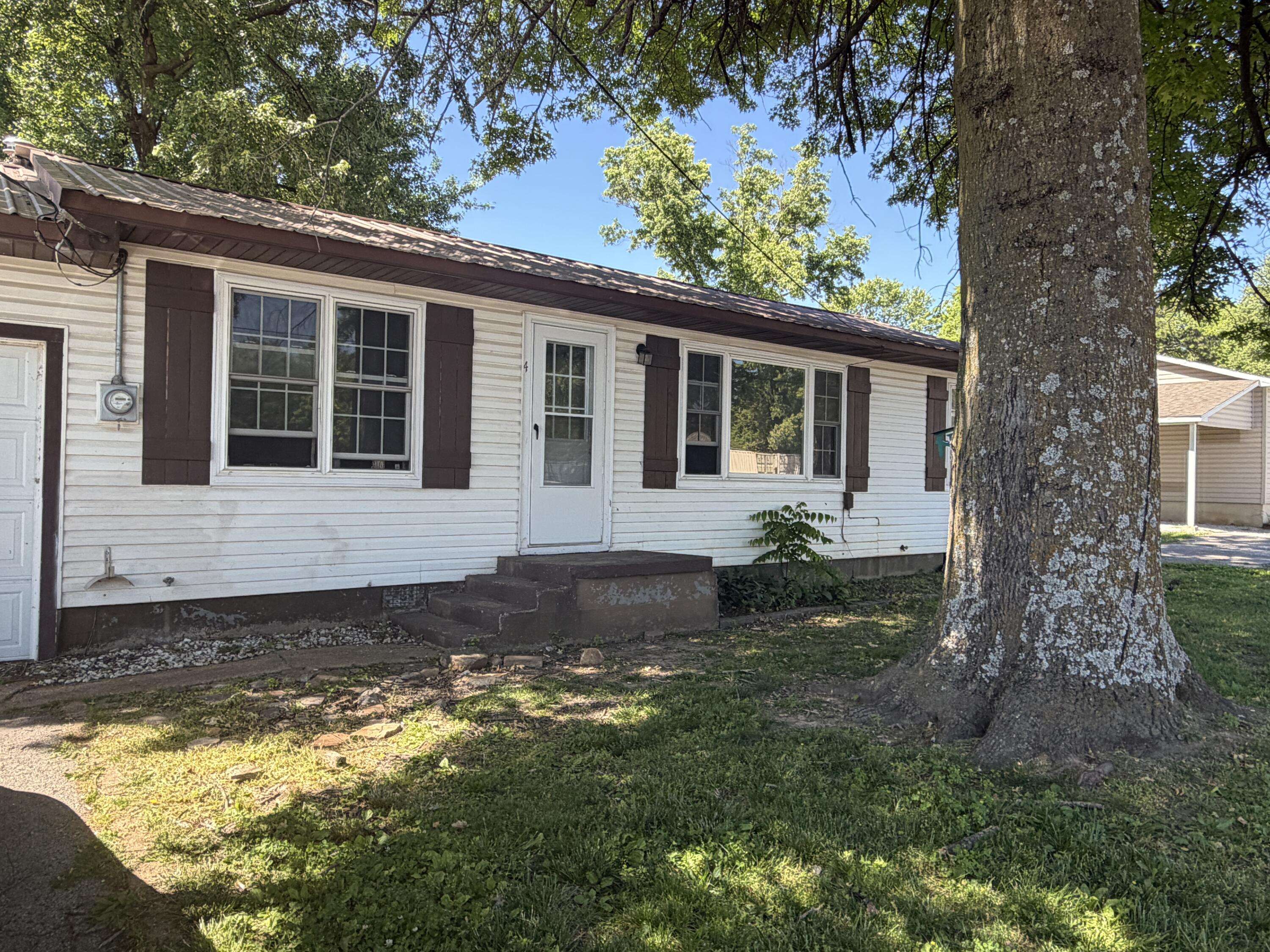 4 Burgoyne DR, West Plains, MO 65775