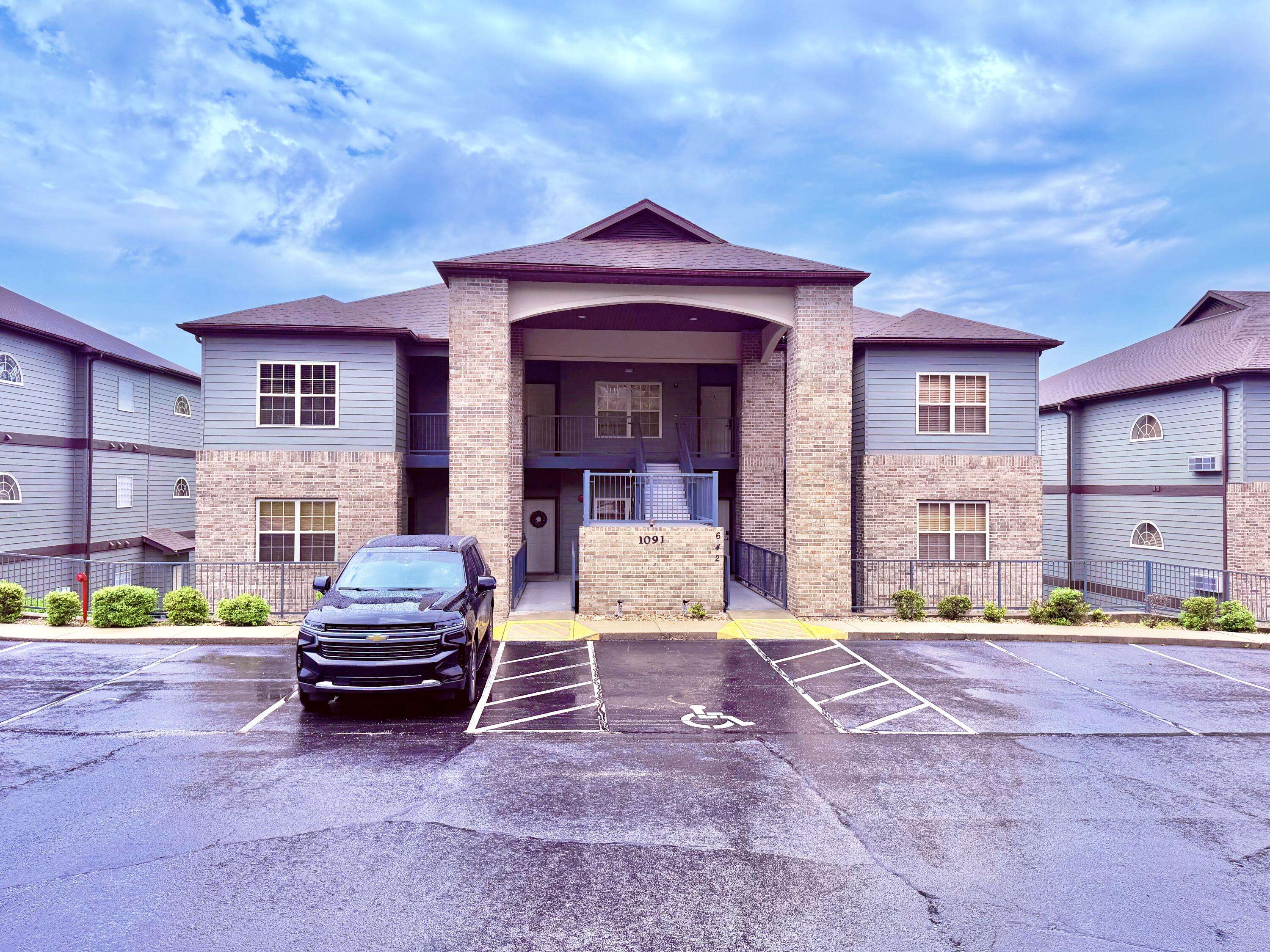 1091 Golf DR #Apt 1, Branson West, MO 65737