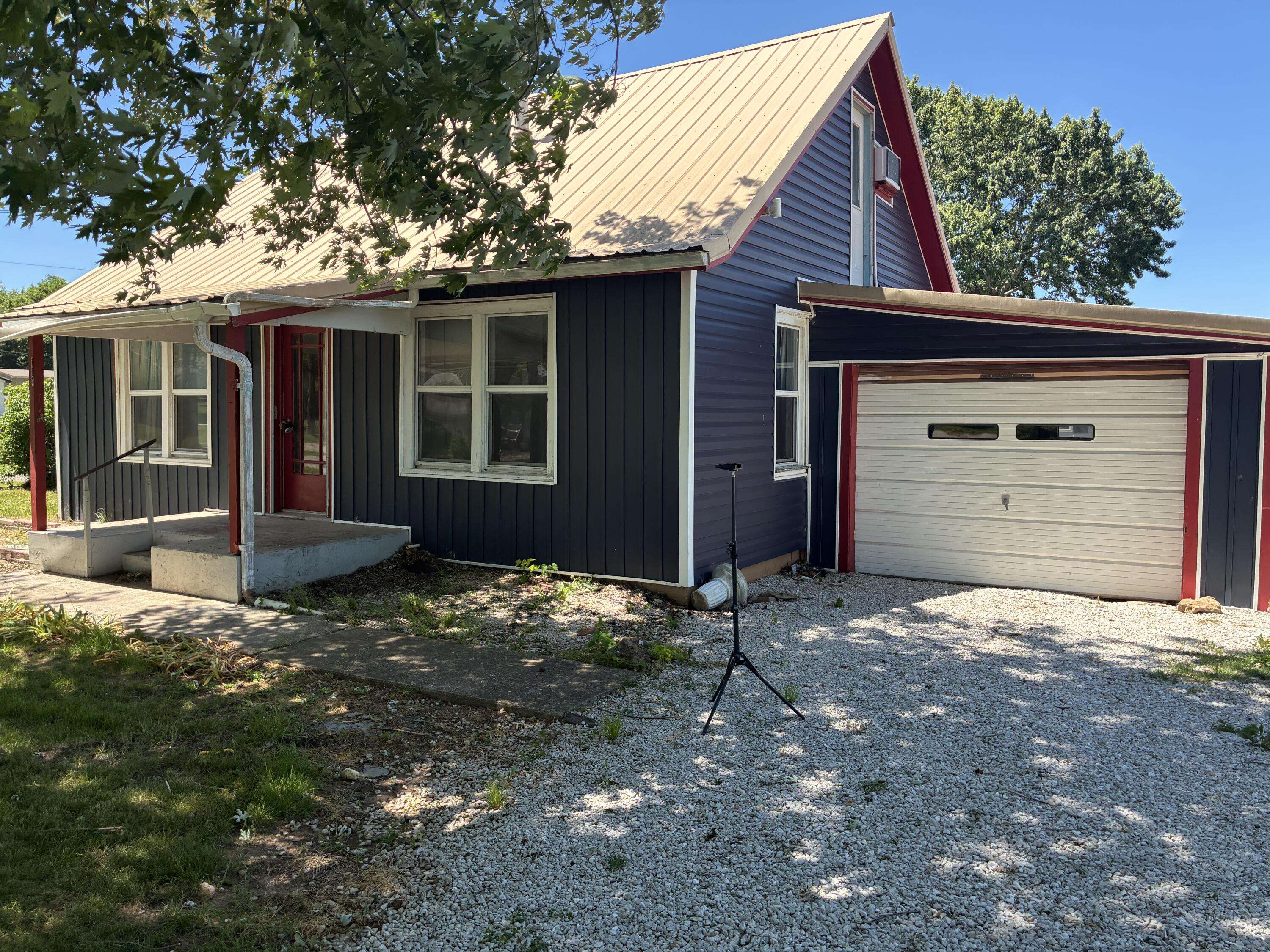 111 Galyan ST, Stockton, MO 65785
