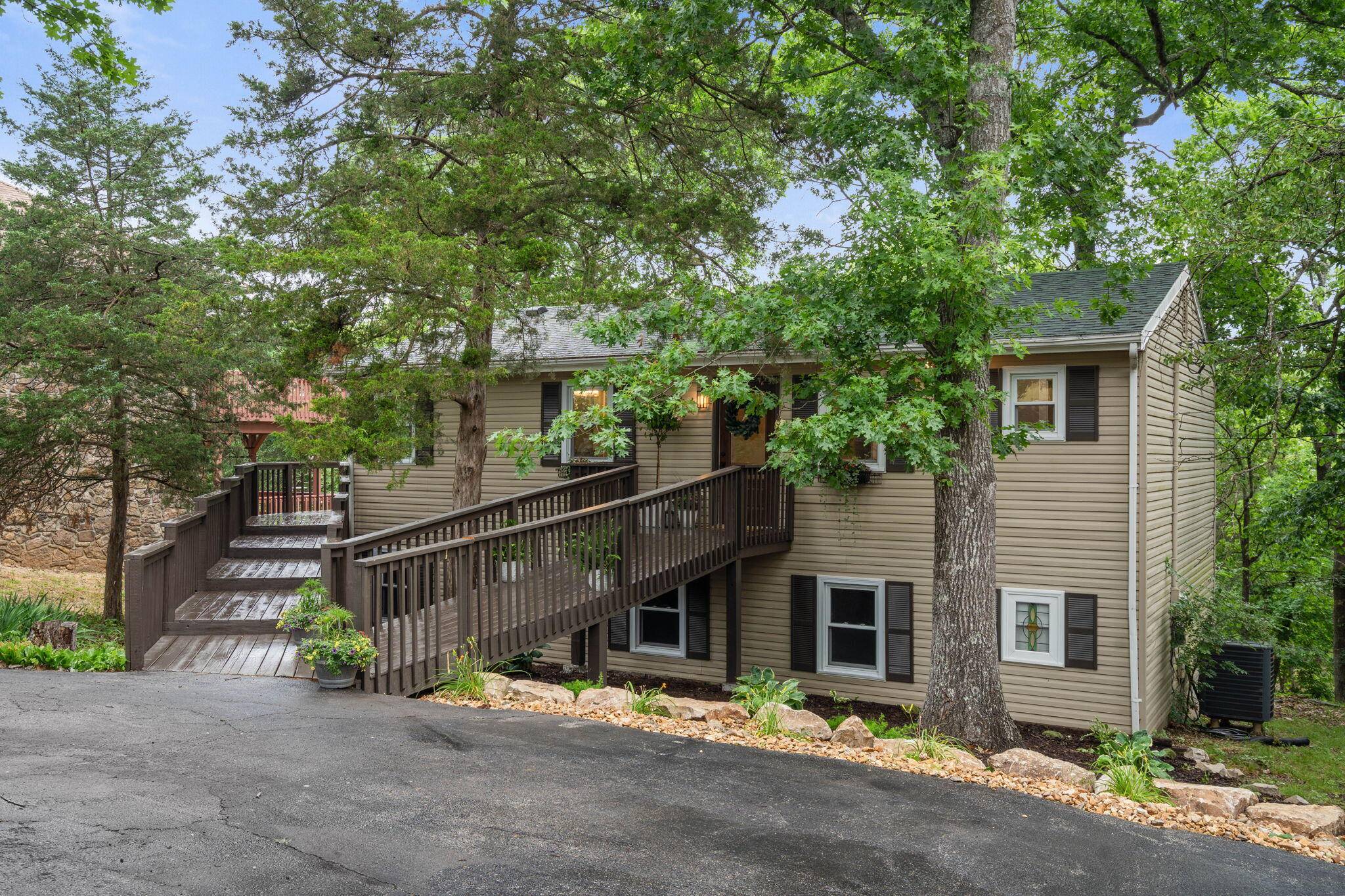 144 Santana CIR, Reeds Spring, MO 65737