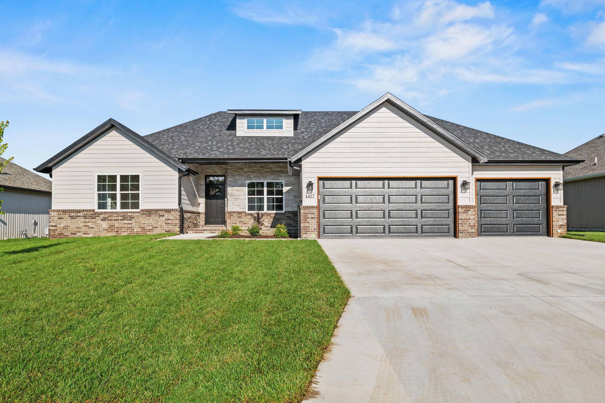 1417 N Collins DR, Republic, MO 65738