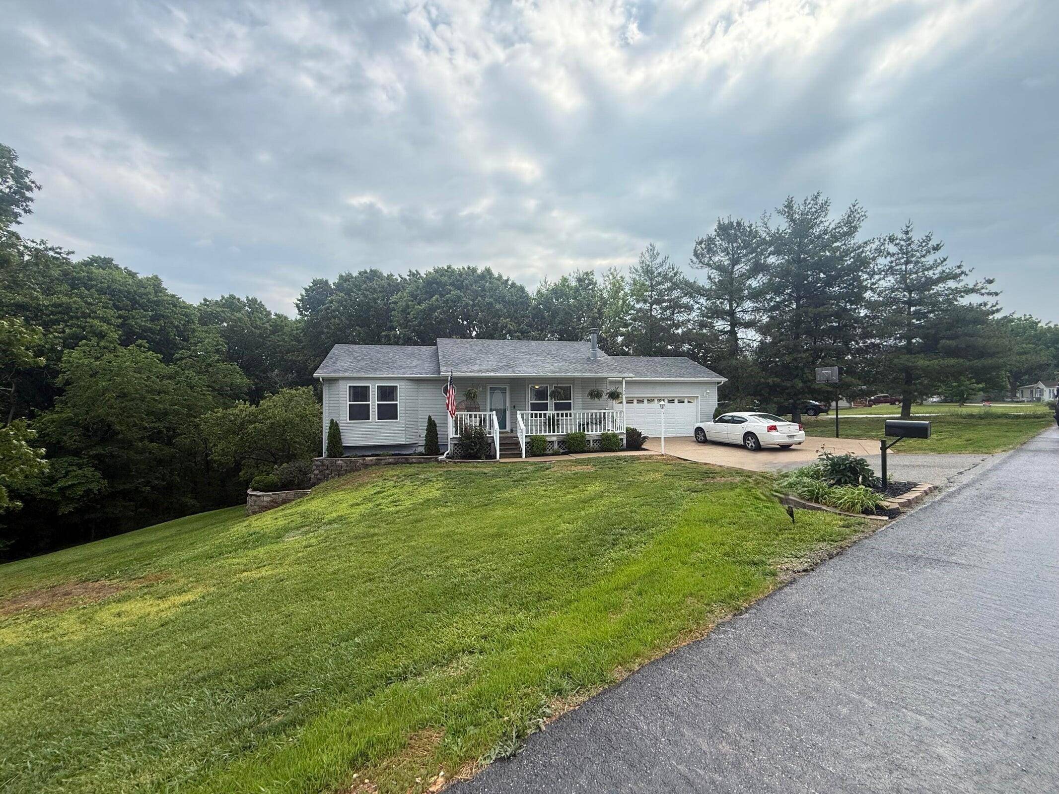 120 Sunny LN, Branson West, MO 65737