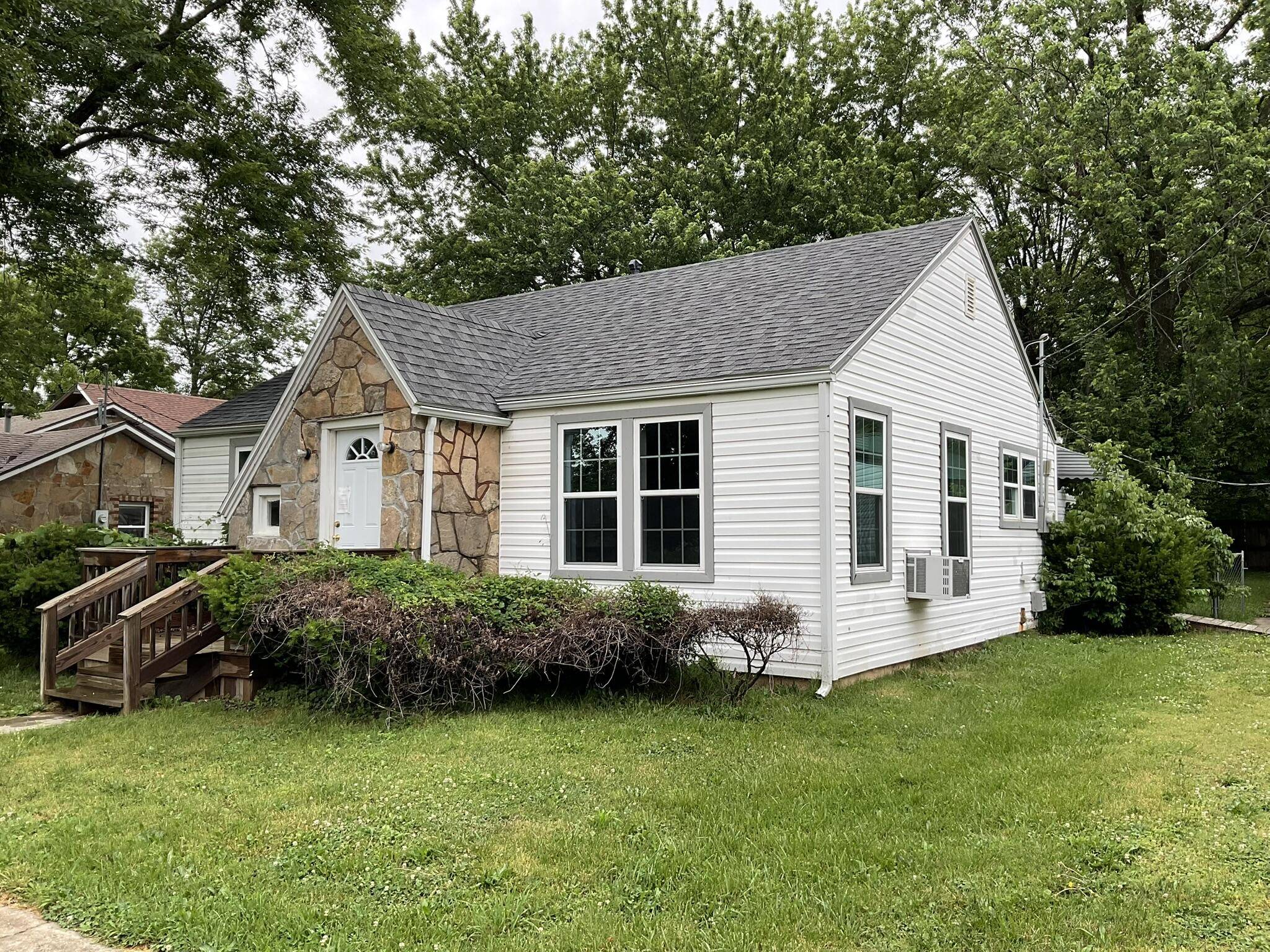 410 N Division ST, Seymour, MO 65746