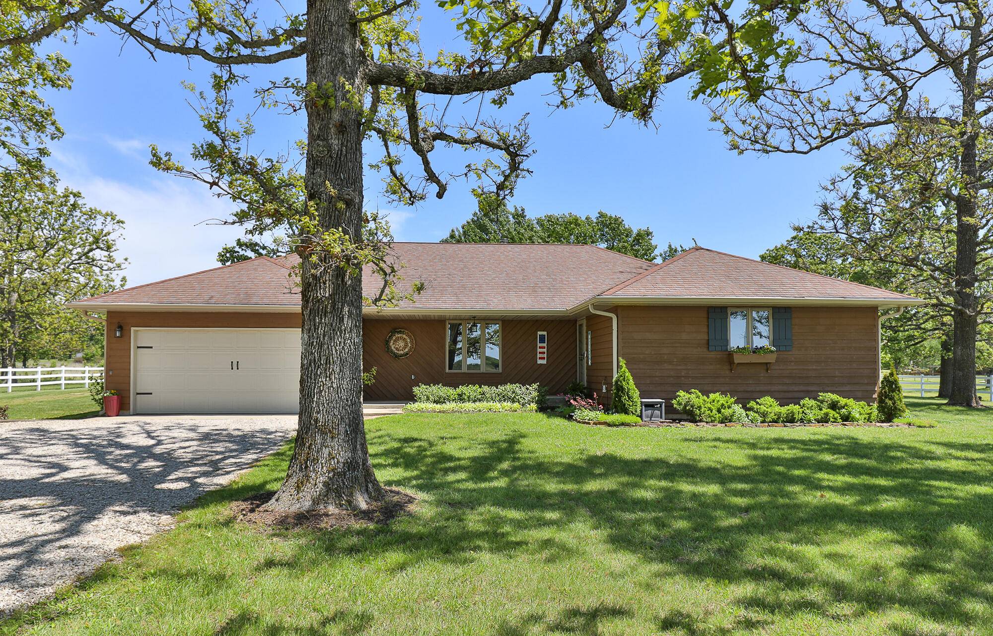 2274 Cologna RD, Marshfield, MO 65706