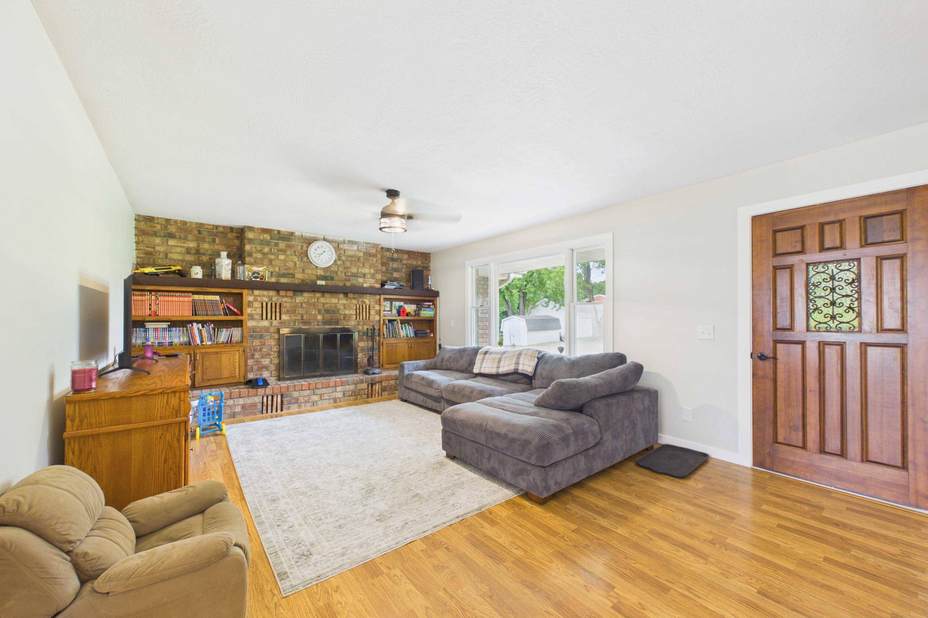 283 Wyandotte DR, Gainesville, MO 65655