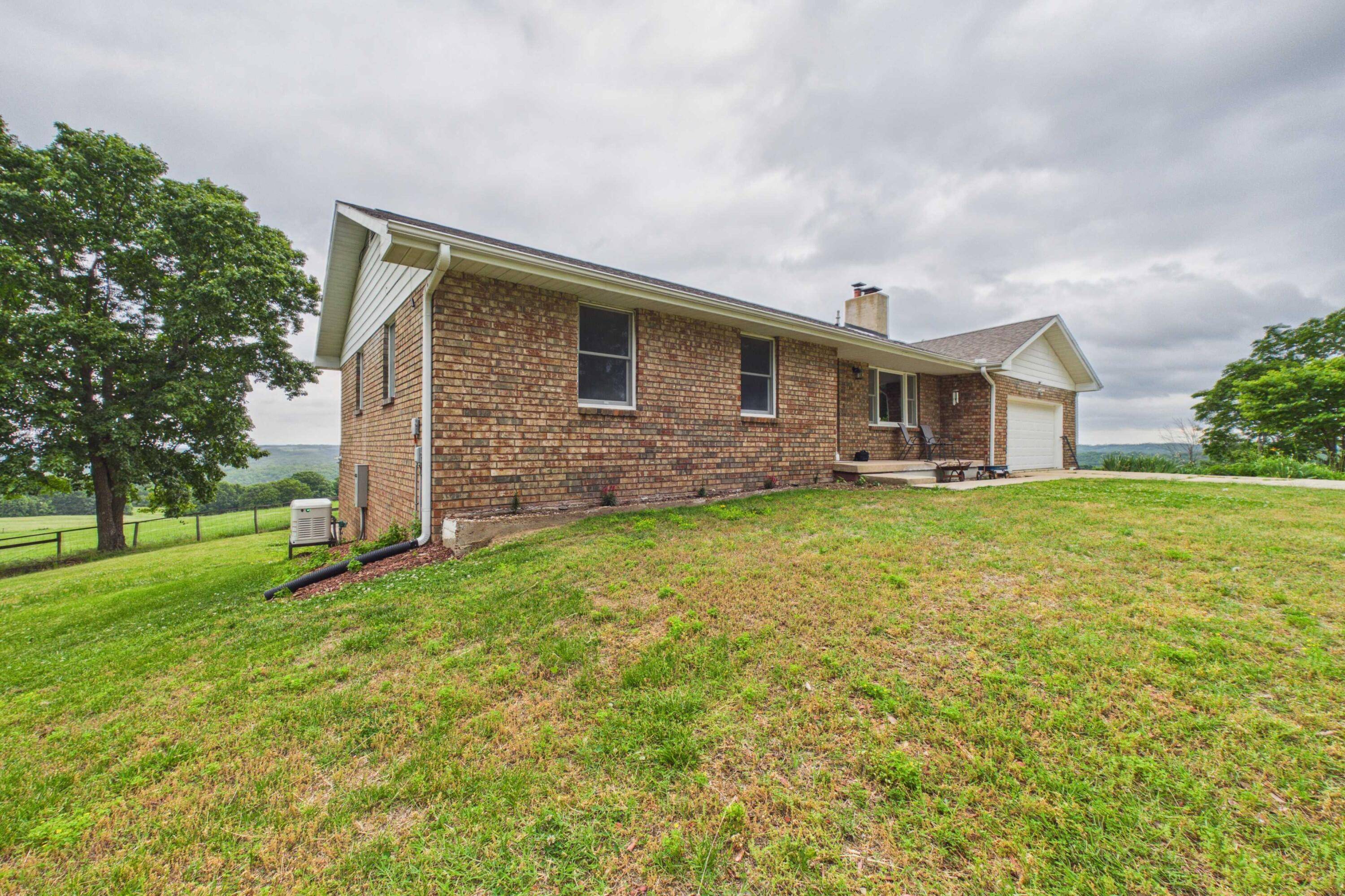 283 Wyandotte DR, Gainesville, MO 65655