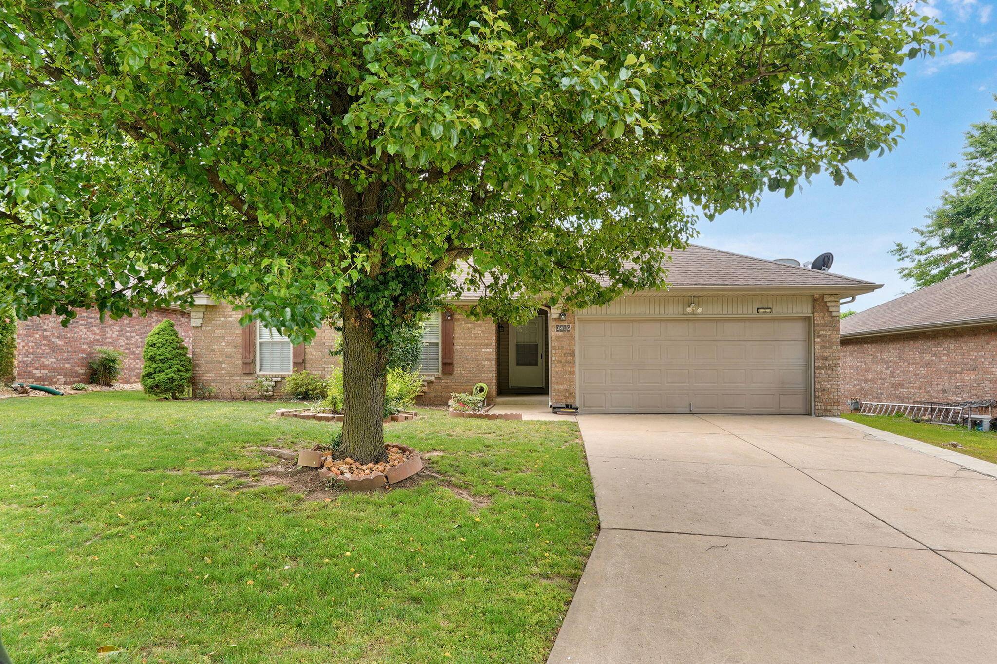 3416 W Sagamont ST, Springfield, MO 65807