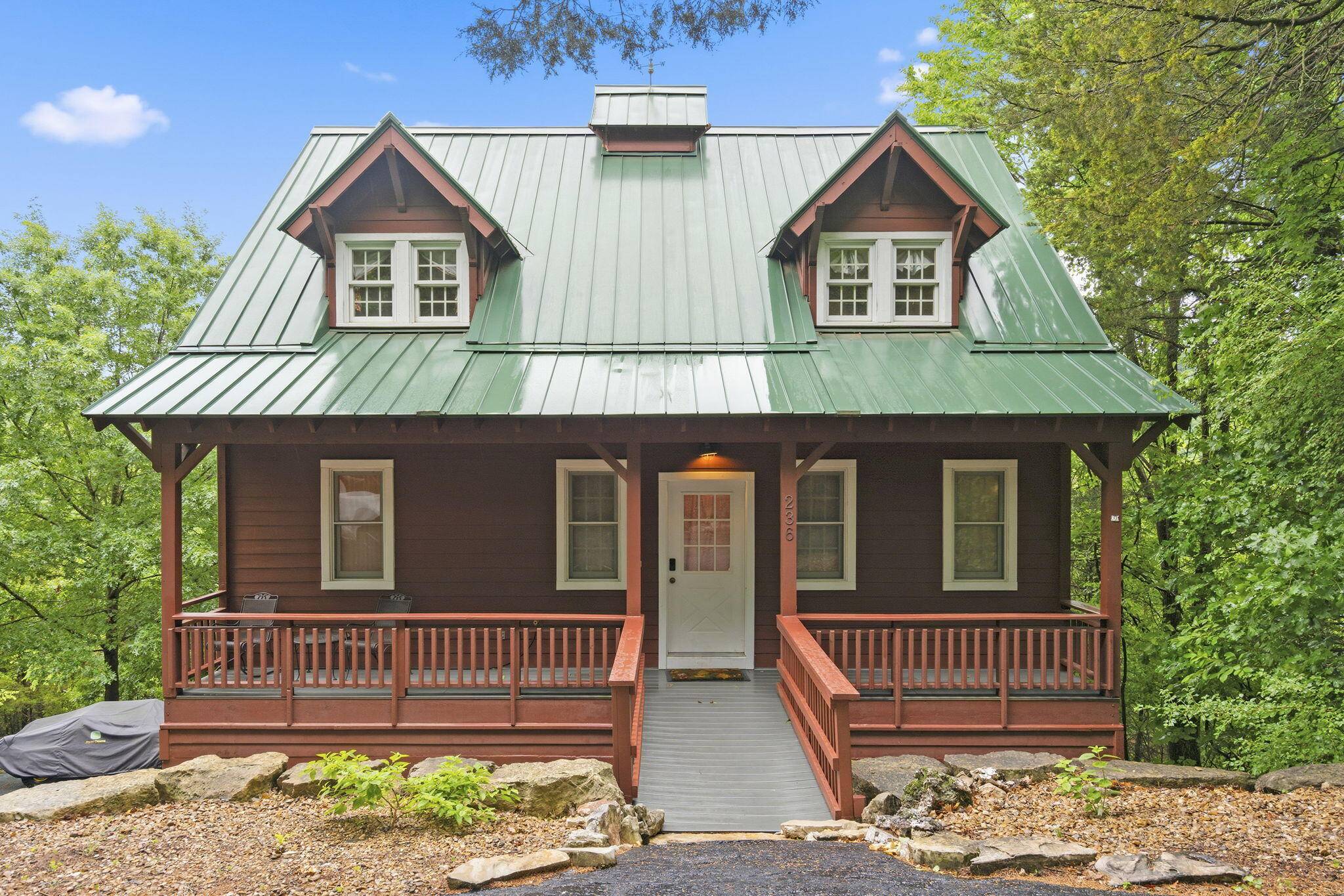 236 Crooked LN, Blue Eye, MO 65611