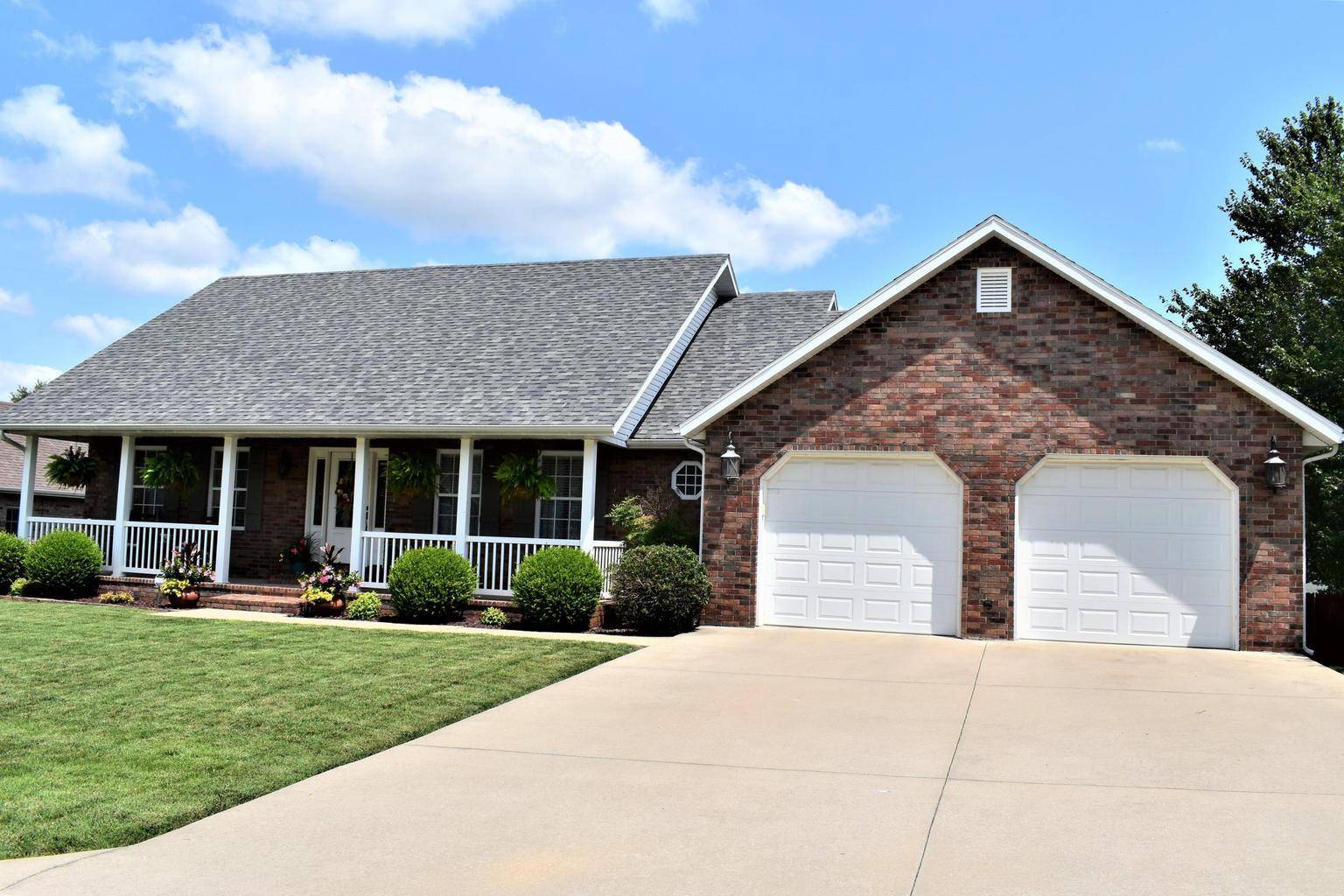408 Honeysuckle LN, Monett, MO 65708