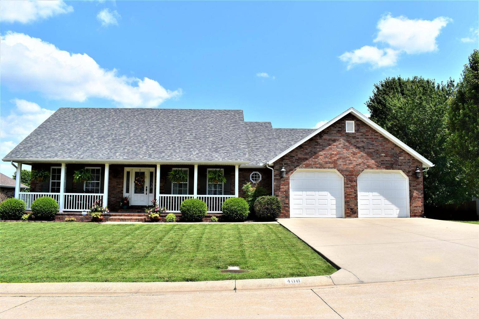 408 Honeysuckle LN, Monett, MO 65708