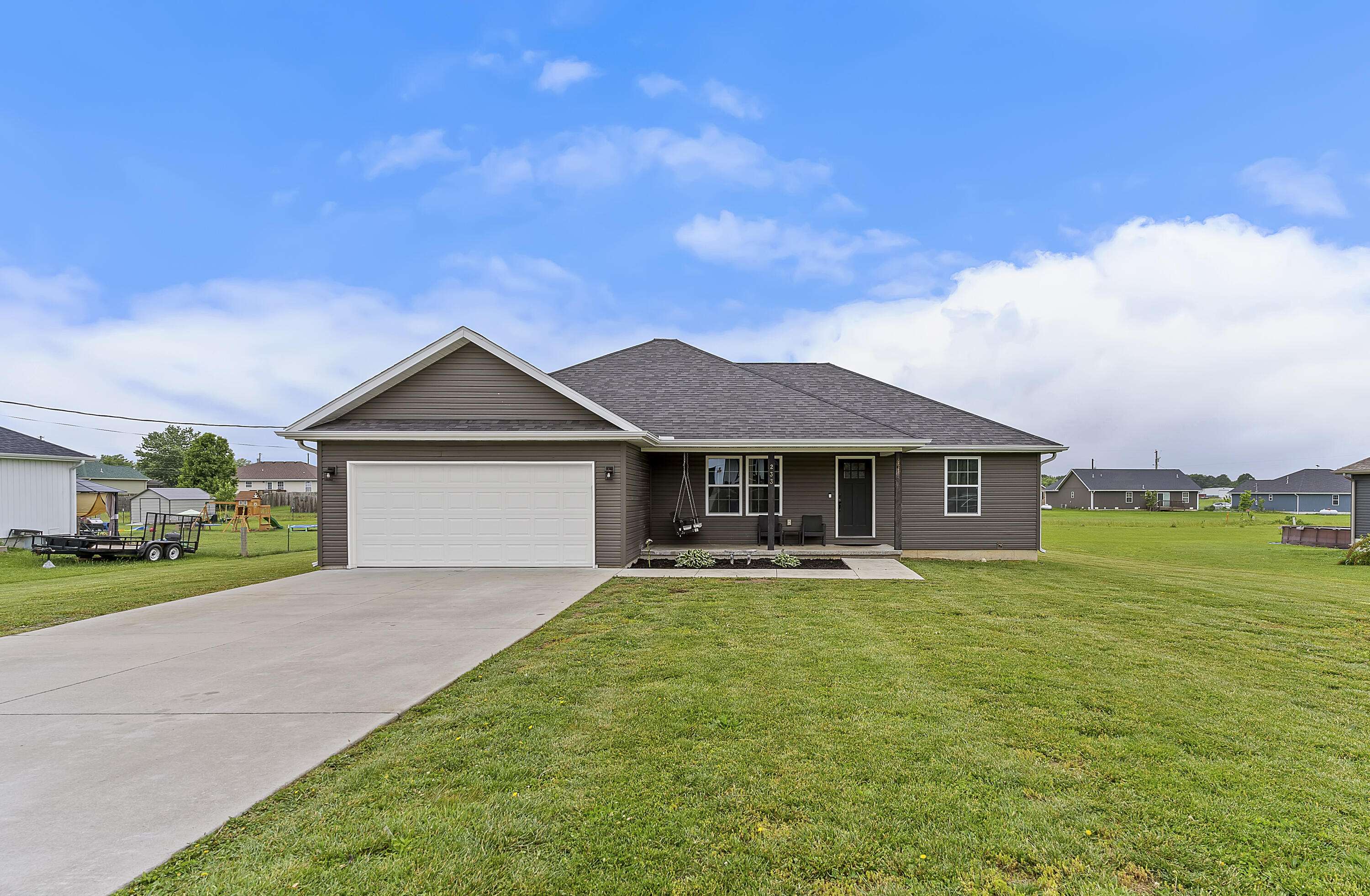 233 N Karen CIR, Seymour, MO 65746
