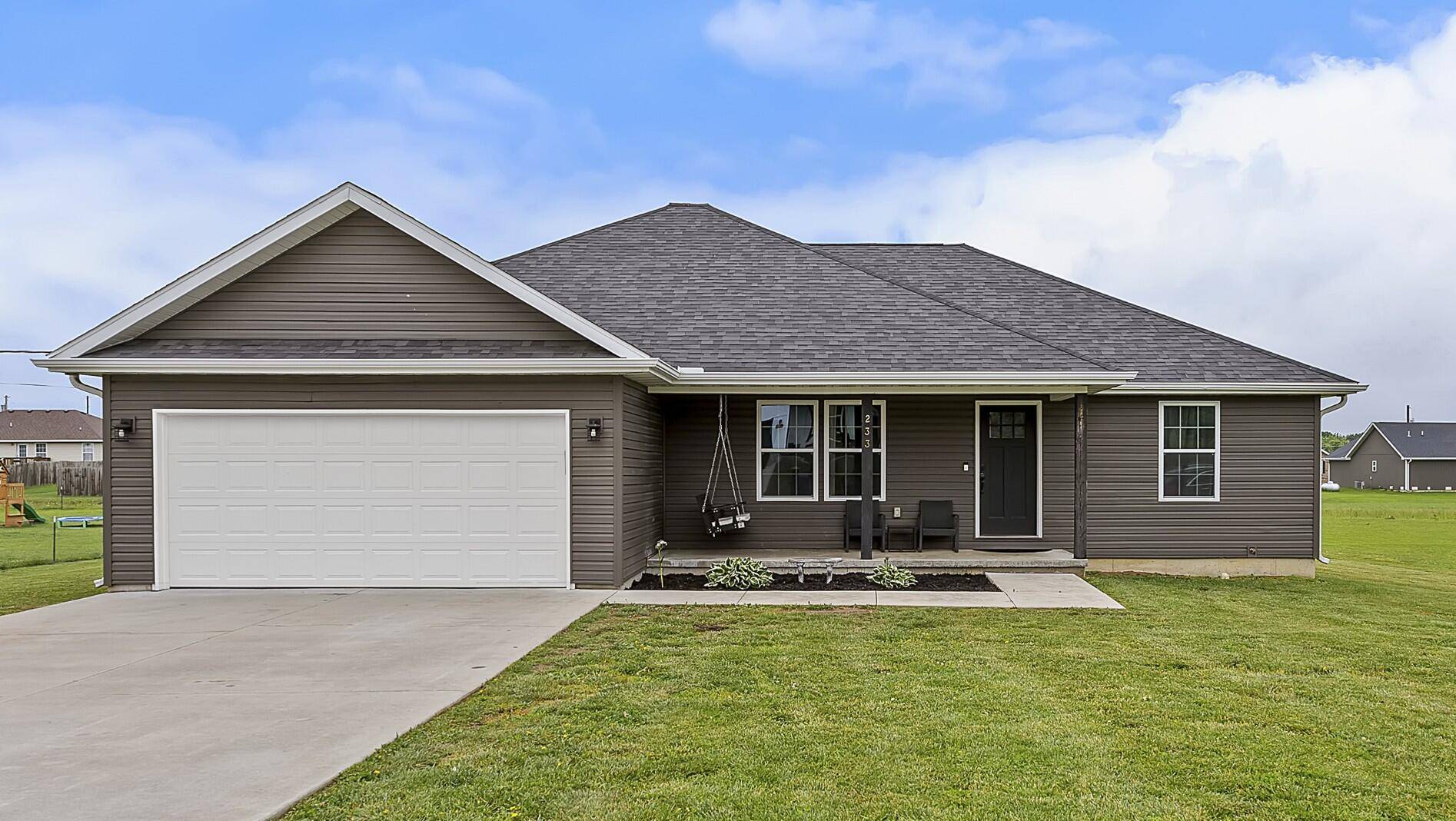 233 N Karen CIR, Seymour, MO 65746